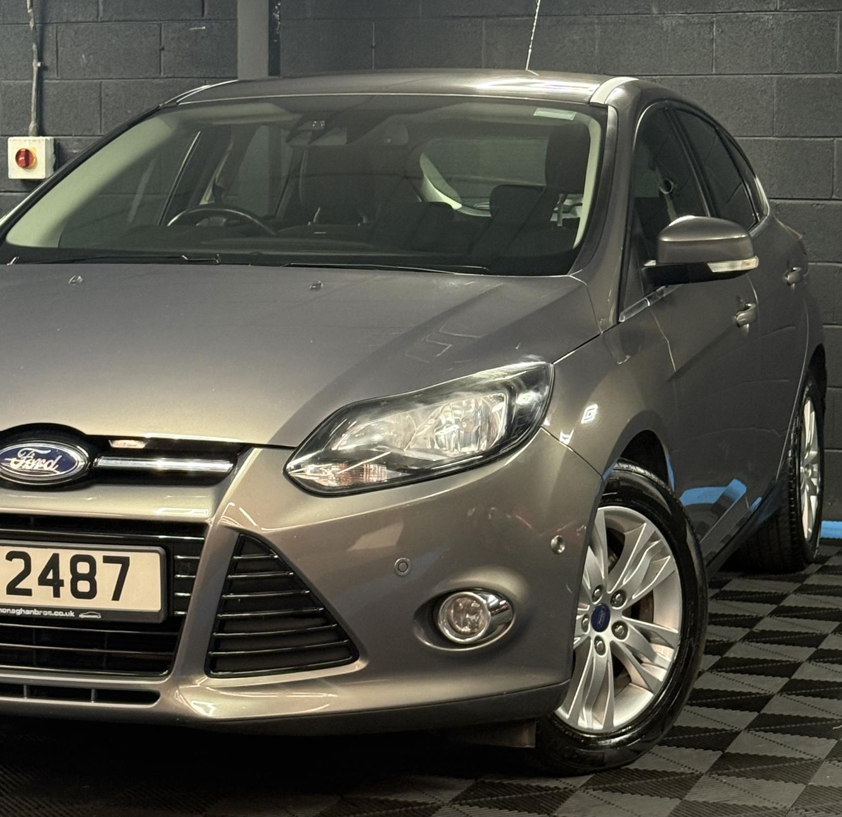 Ford Focus 2.0 TDCi Titanium Navigator Hatchback 5dr Diesel Powershift Euro 5 (140 ps)