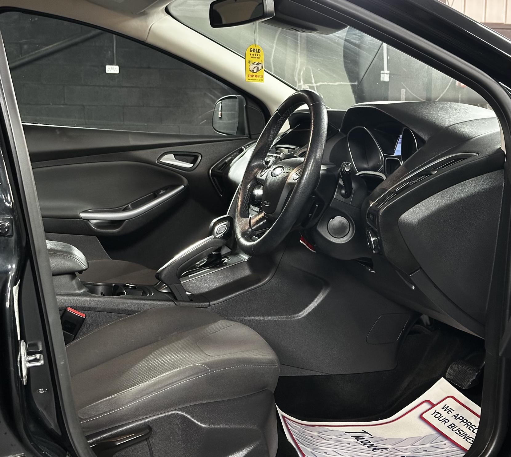 Ford Focus 2.0 TDCi Titanium Hatchback 5dr Diesel Powershift Euro 5 (140 ps)