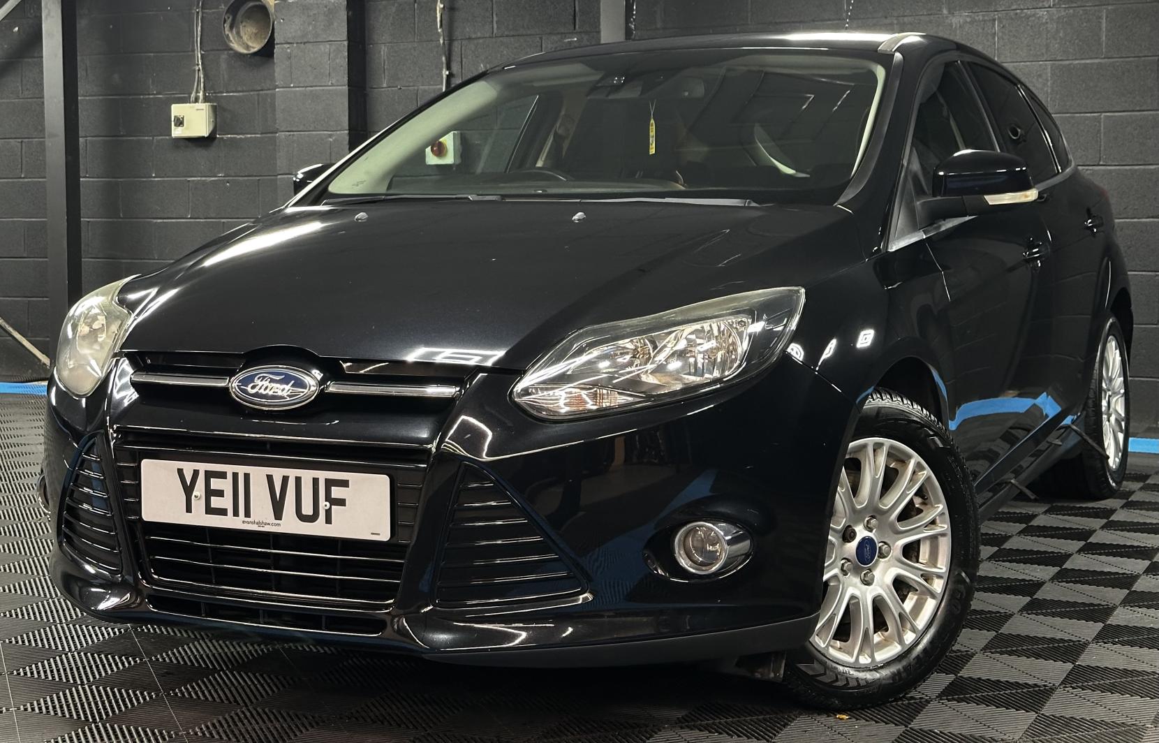Ford Focus 2.0 TDCi Titanium Hatchback 5dr Diesel Powershift Euro 5 (140 ps)