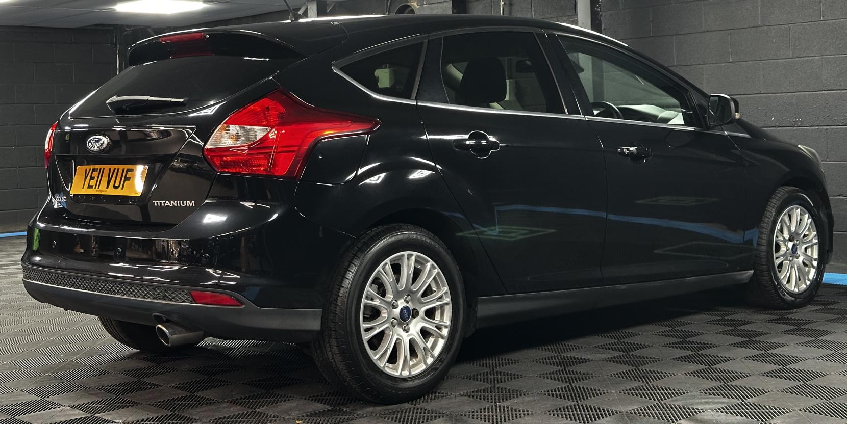 Ford Focus 2.0 TDCi Titanium Hatchback 5dr Diesel Powershift Euro 5 (140 ps)
