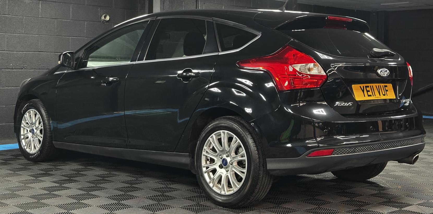 Ford Focus 2.0 TDCi Titanium Hatchback 5dr Diesel Powershift Euro 5 (140 ps)