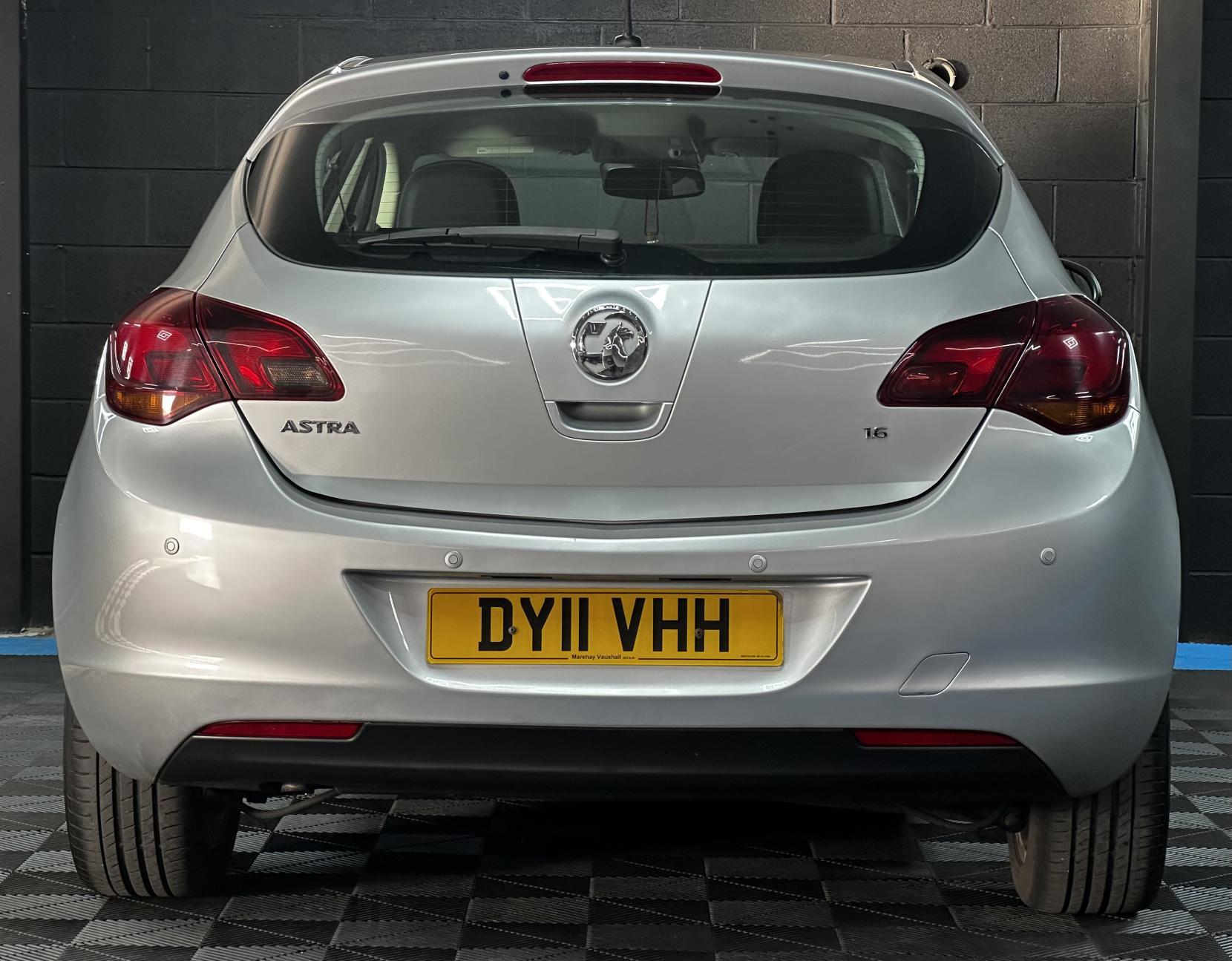 Vauxhall Astra 1.6 16v SE Hatchback 5dr Petrol Auto Euro 5 (115 ps)
