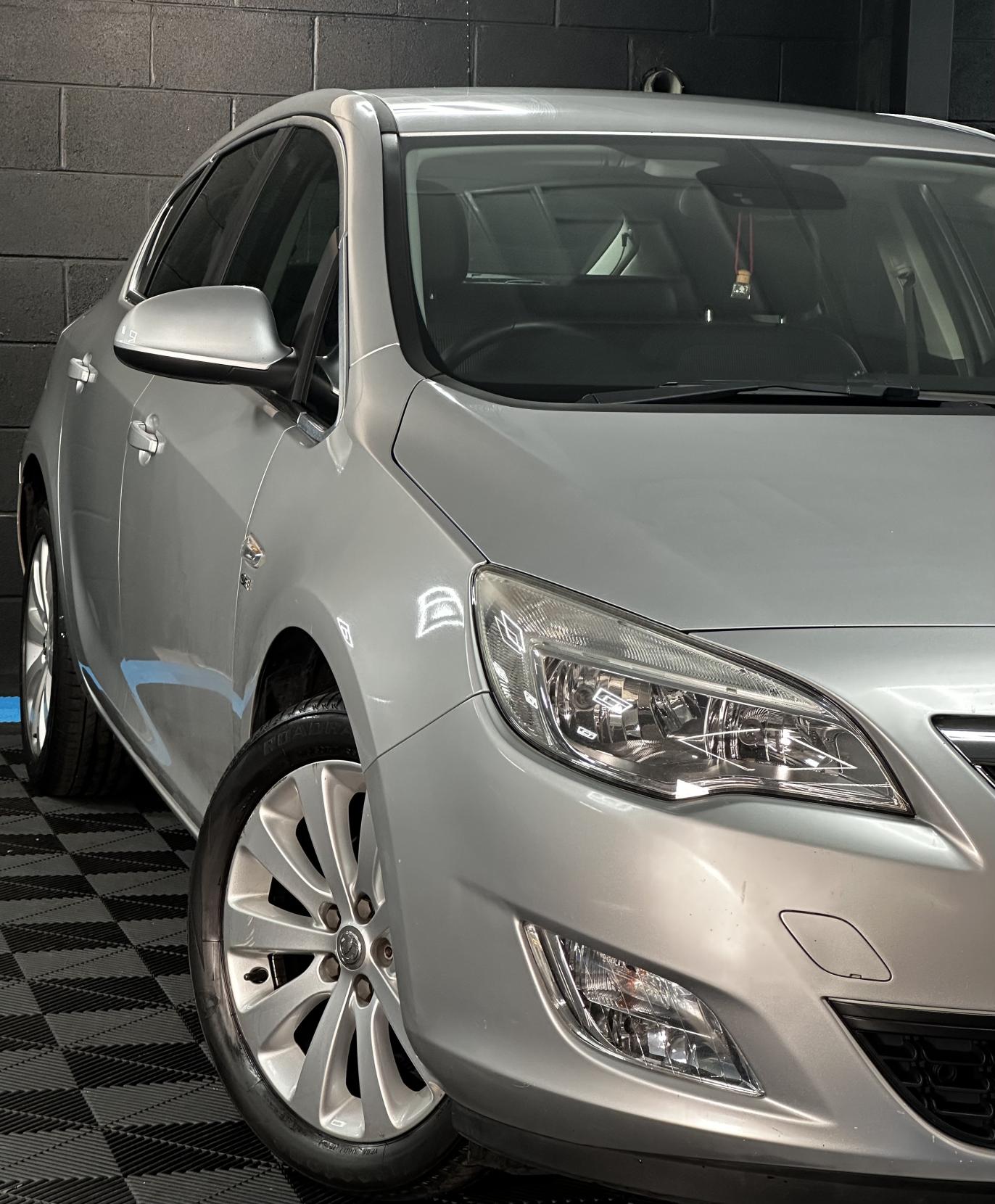 Vauxhall Astra 1.6 16v SE Hatchback 5dr Petrol Auto Euro 5 (115 ps)