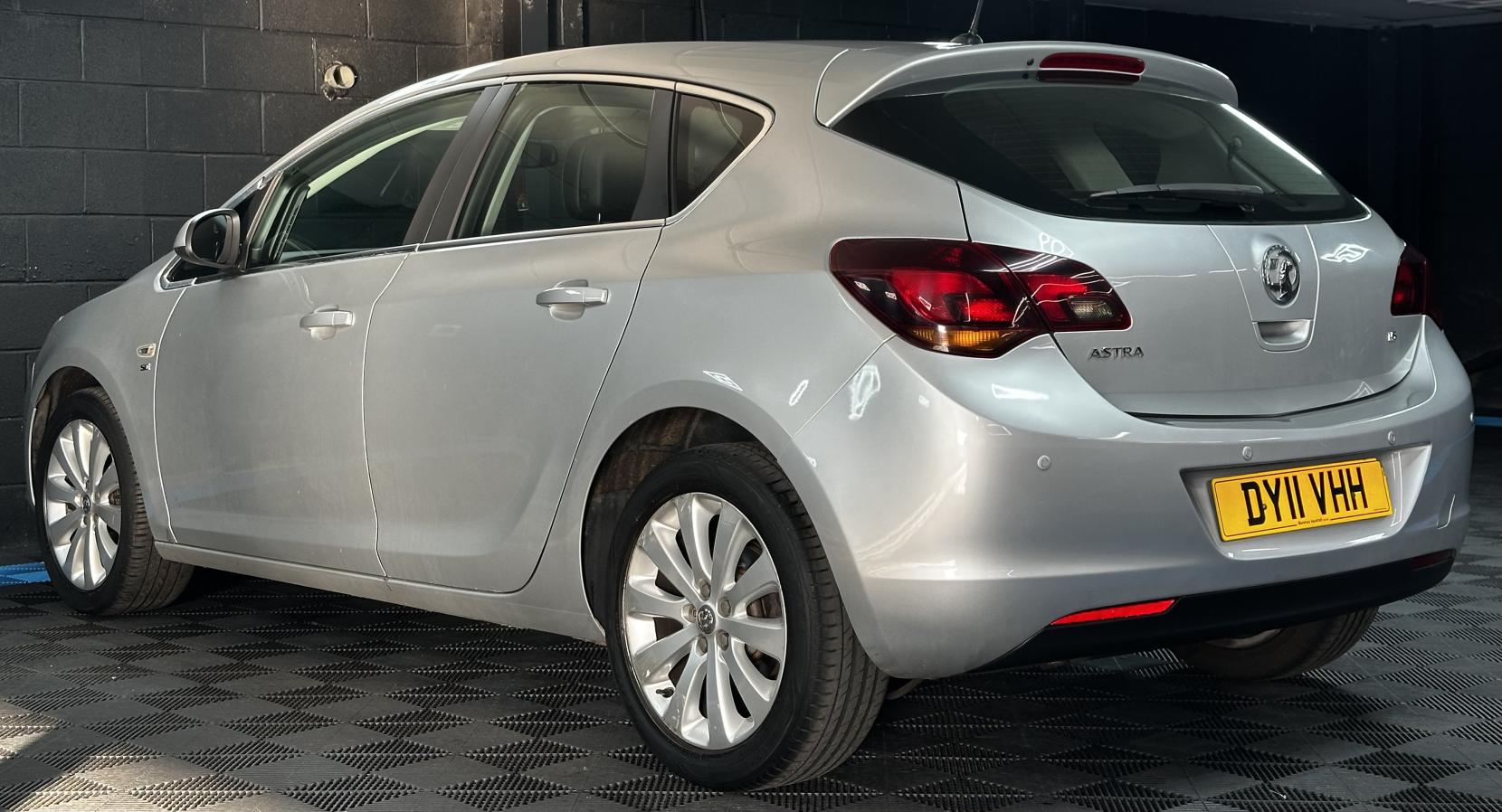 Vauxhall Astra 1.6 16v SE Hatchback 5dr Petrol Auto Euro 5 (115 ps)