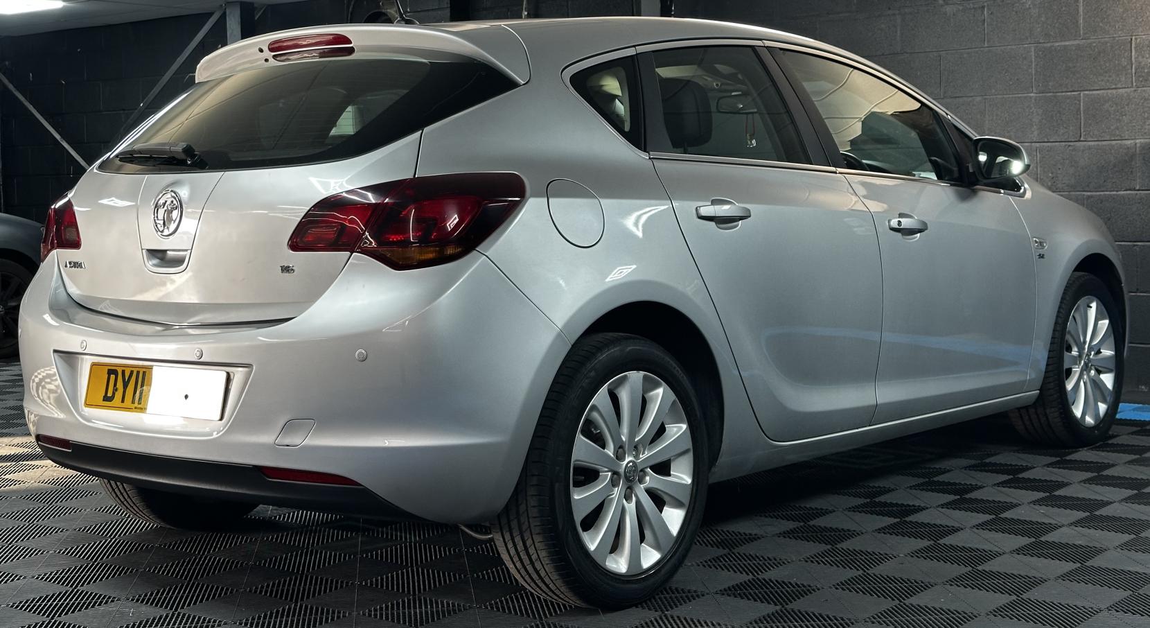 Vauxhall Astra 1.6 16v SE Hatchback 5dr Petrol Auto Euro 5 (115 ps)