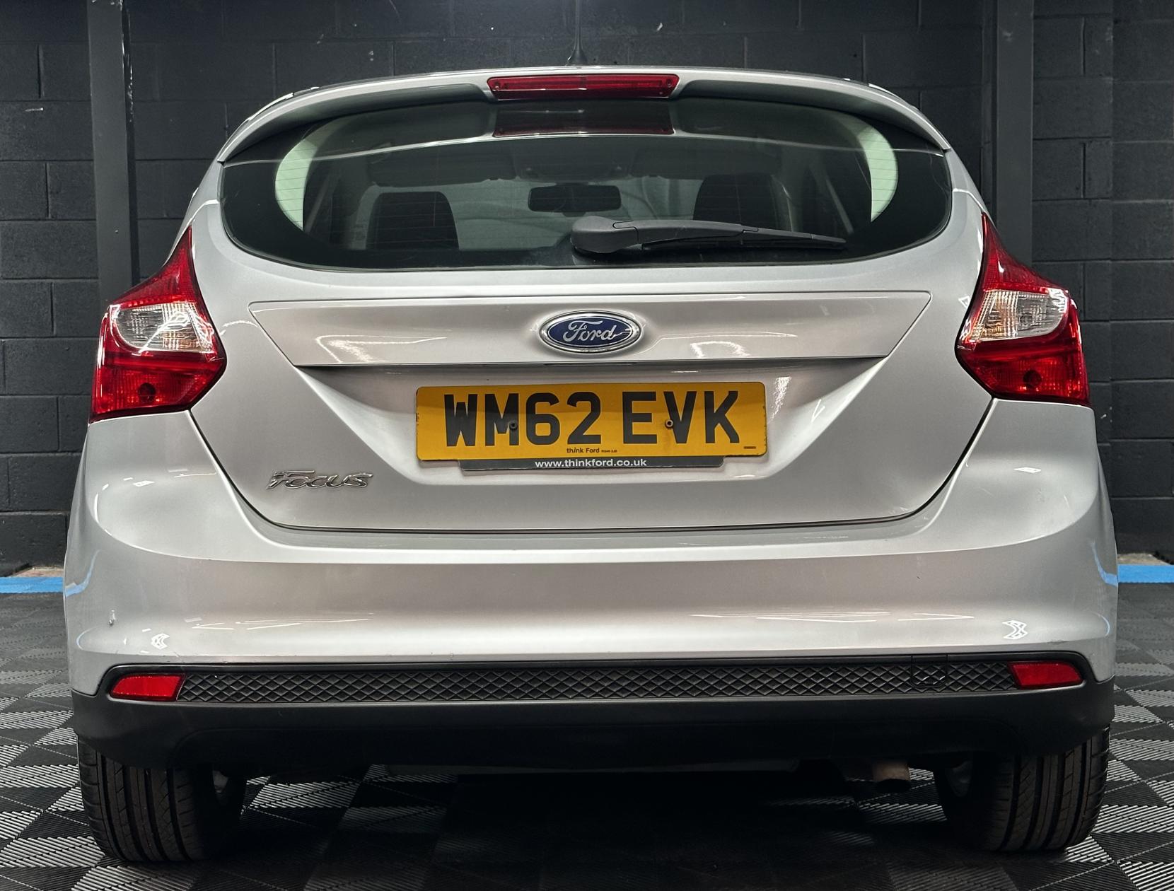 Ford Focus 1.6 Titanium Hatchback 5dr Petrol Powershift Euro 5 (125 ps)