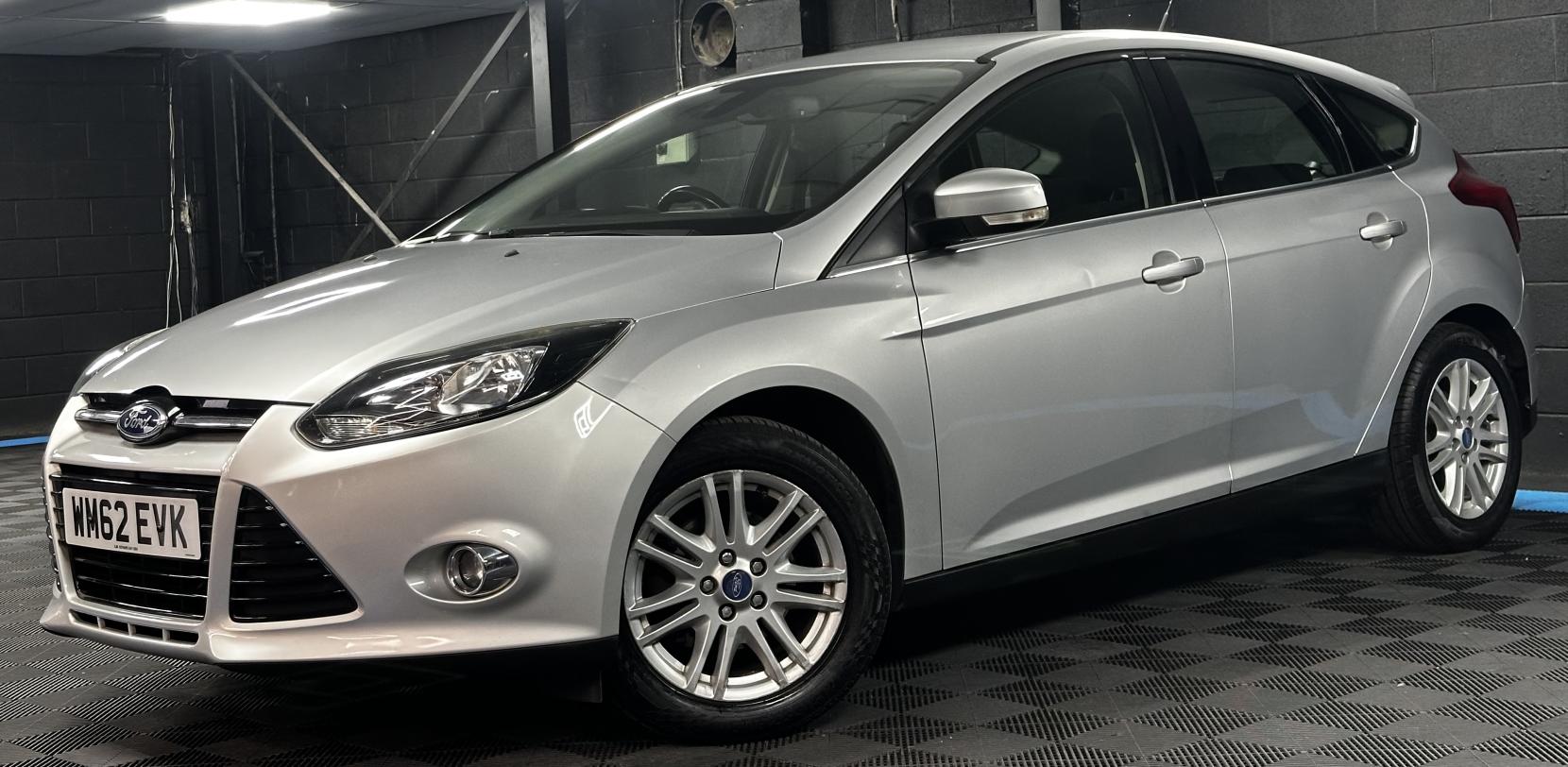 Ford Focus 1.6 Titanium Hatchback 5dr Petrol Powershift Euro 5 (125 ps)