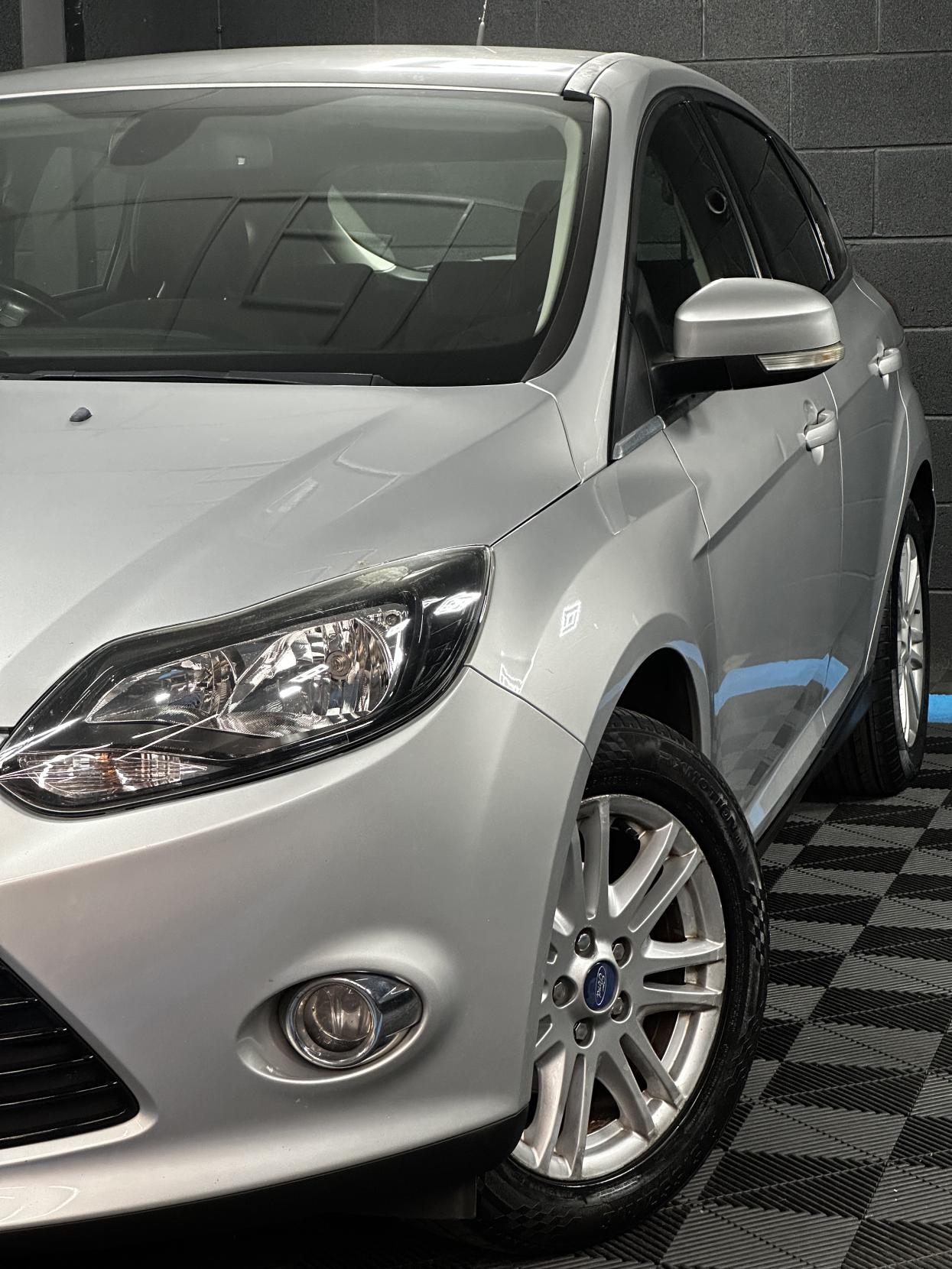 Ford Focus 1.6 Titanium Hatchback 5dr Petrol Powershift Euro 5 (125 ps)