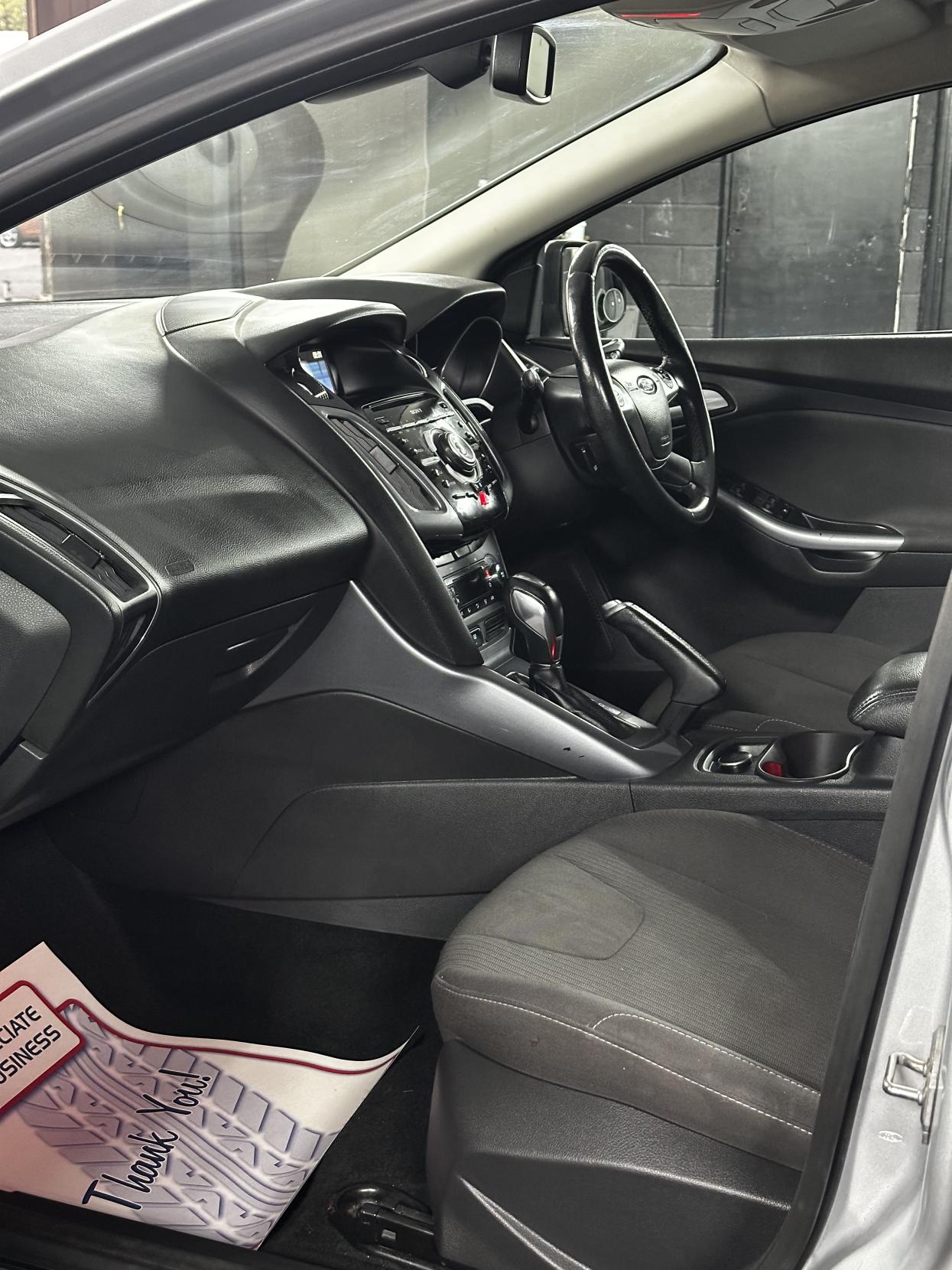 Ford Focus 1.6 Titanium Hatchback 5dr Petrol Powershift Euro 5 (125 ps)