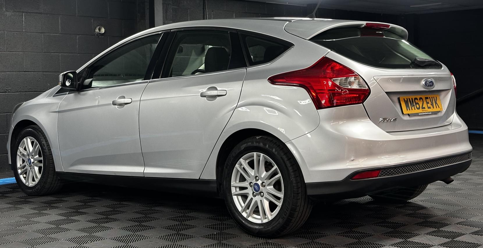 Ford Focus 1.6 Titanium Hatchback 5dr Petrol Powershift Euro 5 (125 ps)