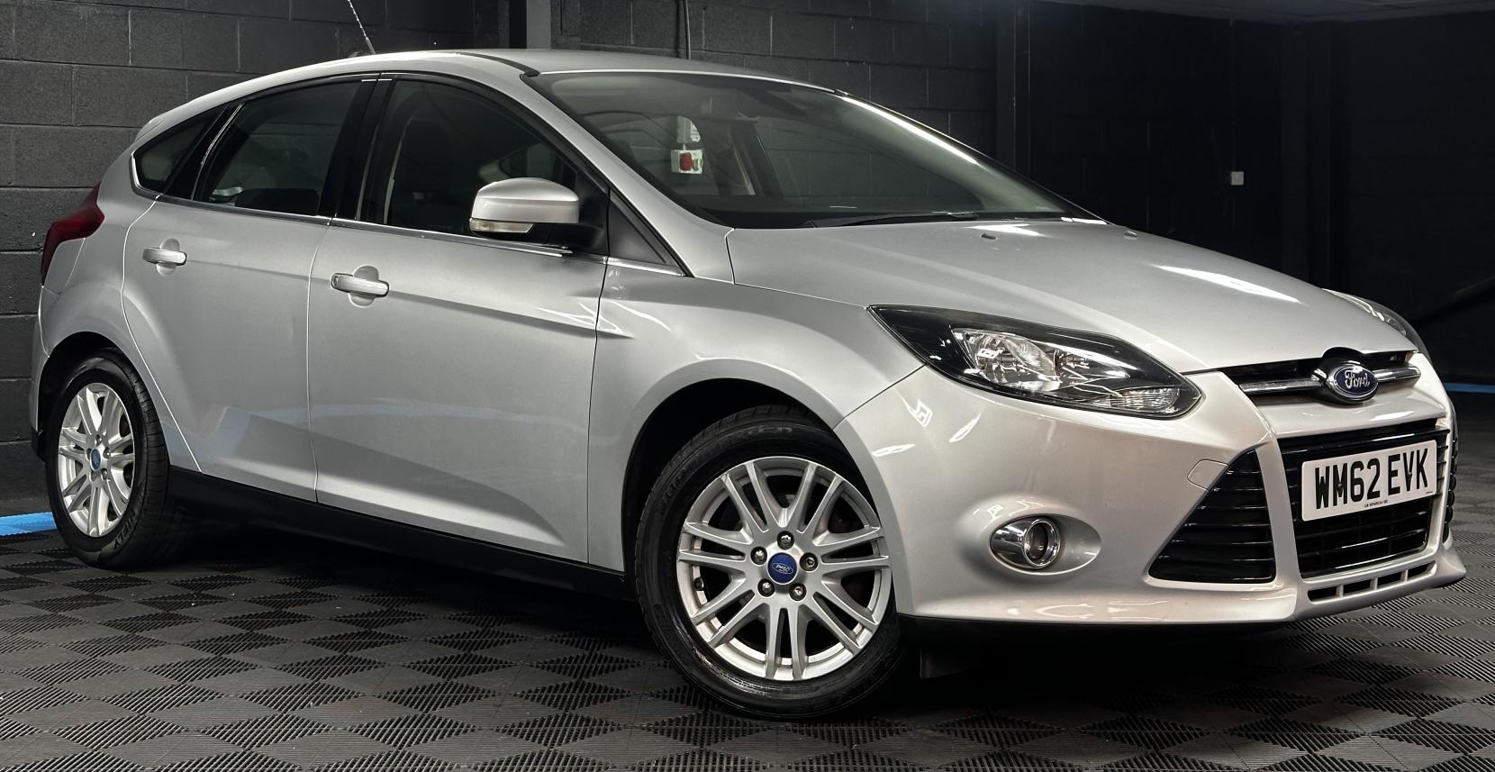 Ford Focus 1.6 Titanium Hatchback 5dr Petrol Powershift Euro 5 (125 ps)
