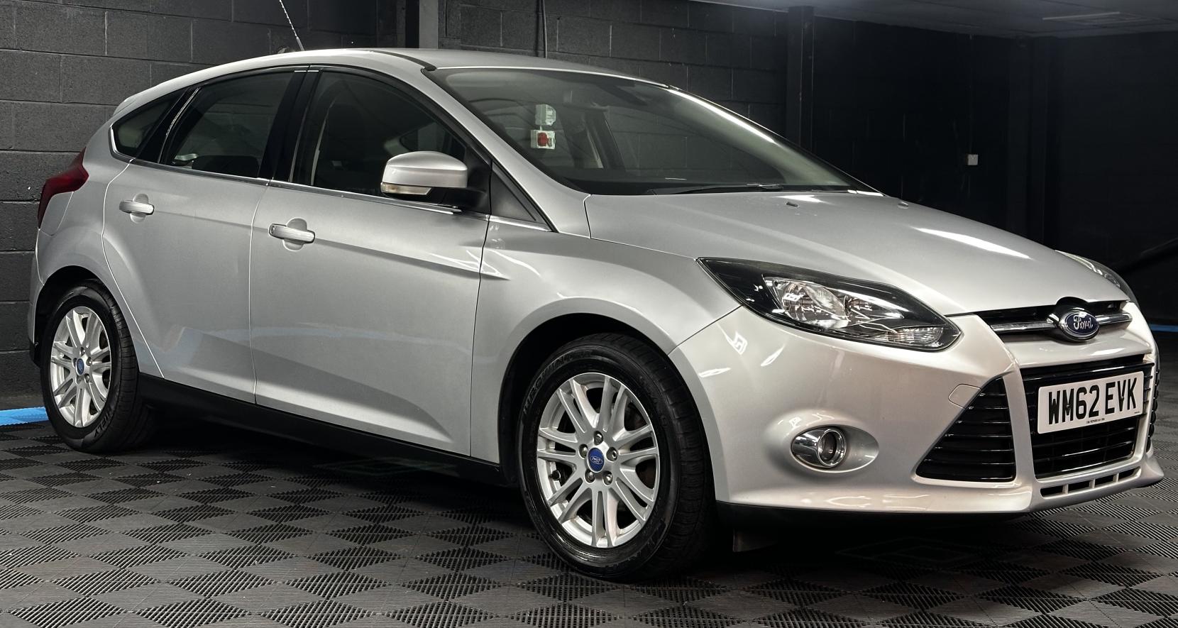 Ford Focus 1.6 Titanium Hatchback 5dr Petrol Powershift Euro 5 (125 ps)