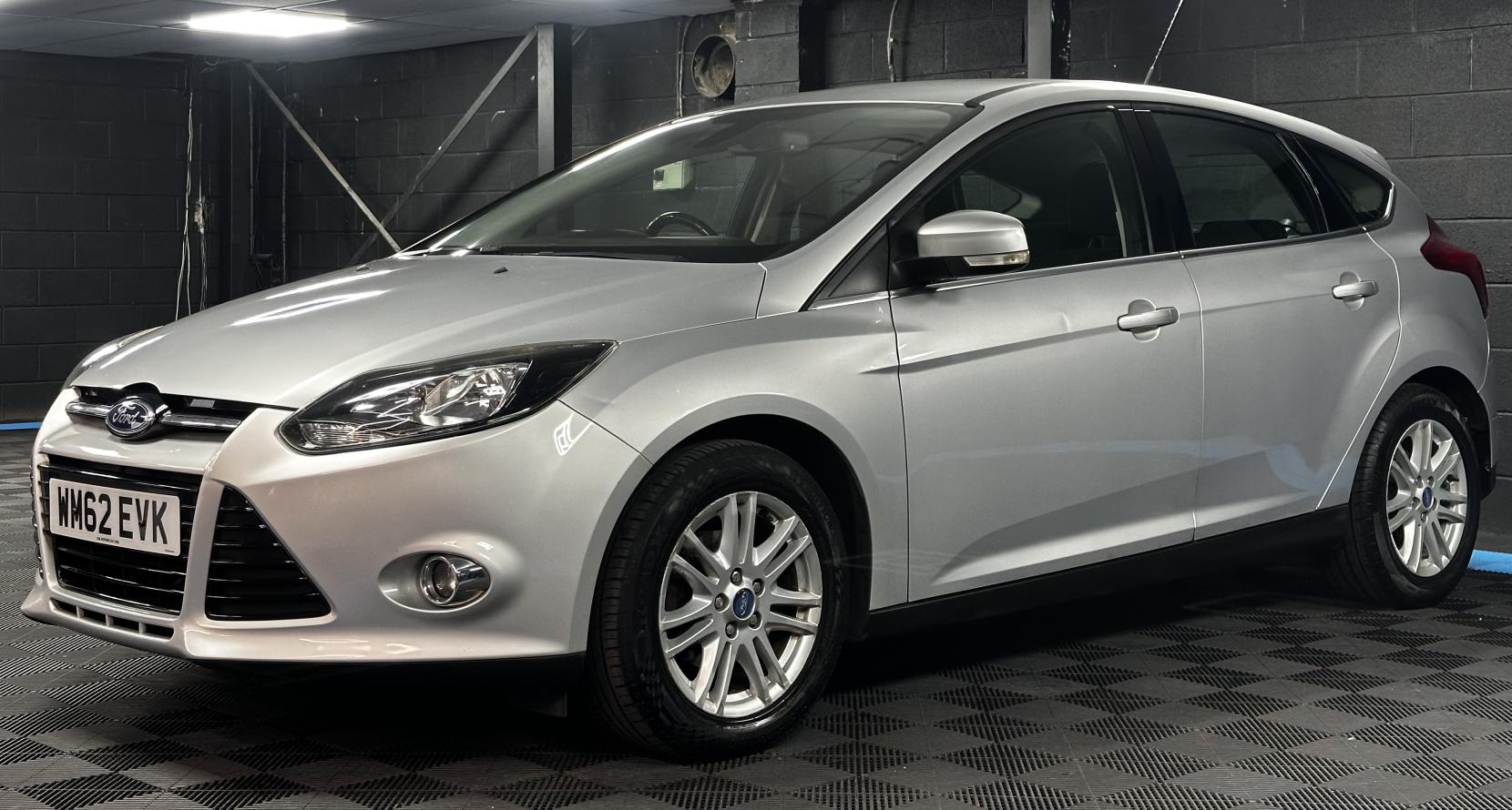 Ford Focus 1.6 Titanium Hatchback 5dr Petrol Powershift Euro 5 (125 ps)