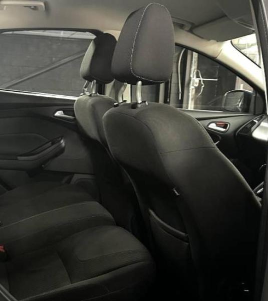 Ford Focus 1.6 Titanium Hatchback 5dr Petrol Powershift Euro 5 (125 ps)