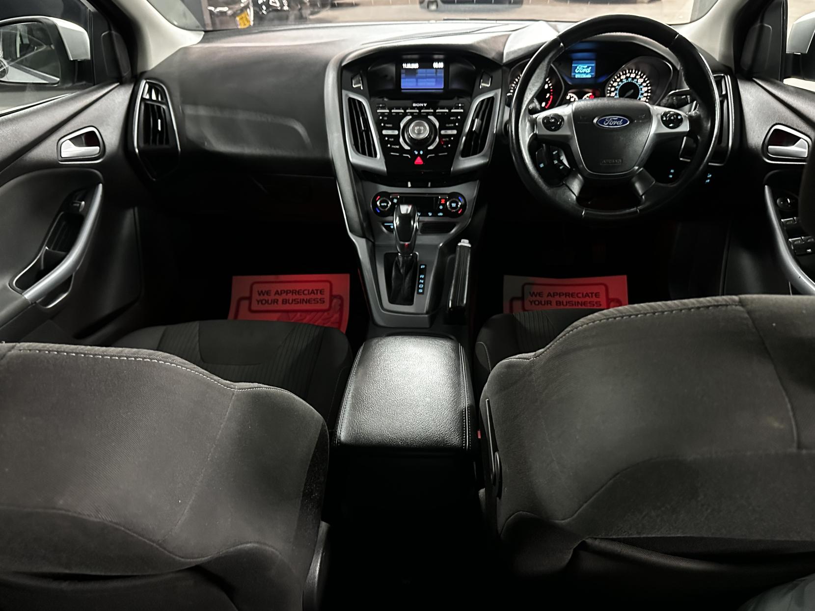 Ford Focus 1.6 Titanium Hatchback 5dr Petrol Powershift Euro 5 (125 ps)