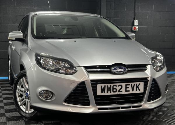 Ford Focus 1.6 Titanium Hatchback 5dr Petrol Powershift Euro 5 (125 ps)