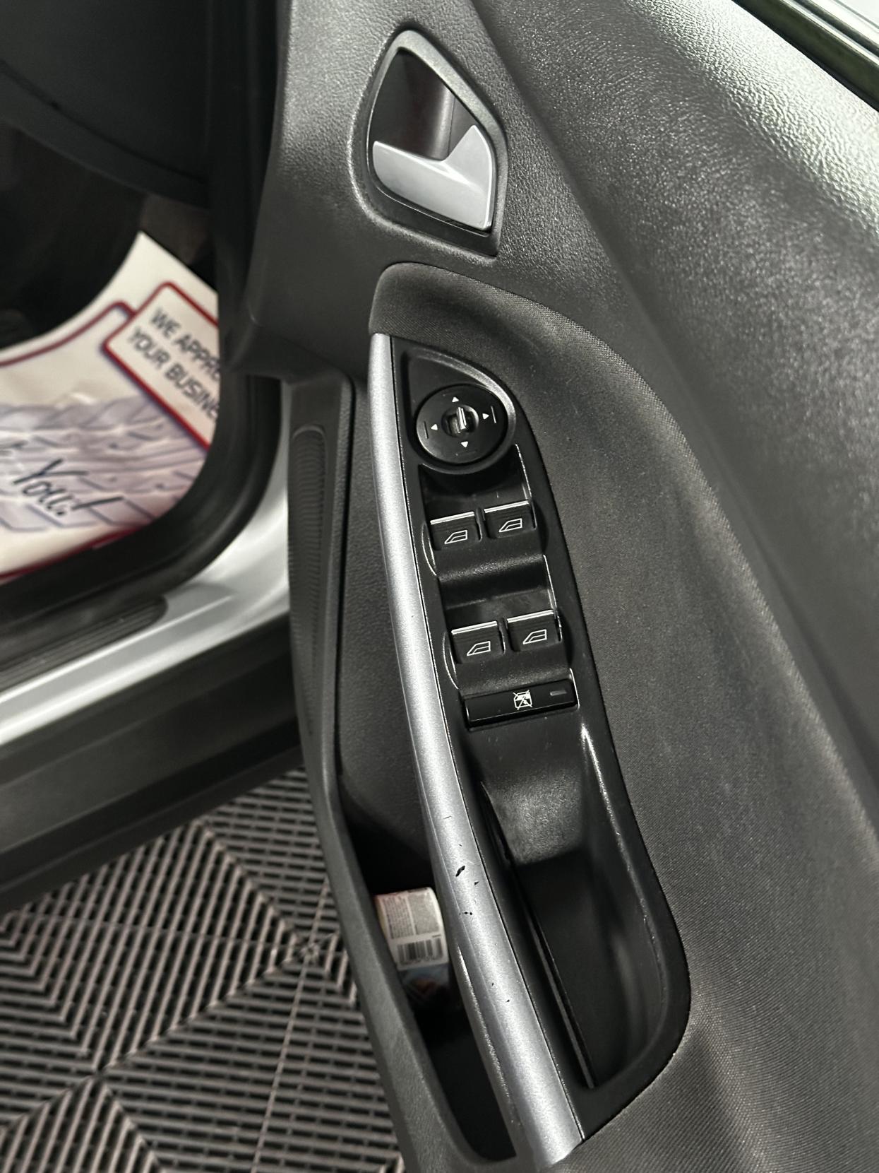 Ford Focus 1.6 Titanium Hatchback 5dr Petrol Powershift Euro 5 (125 ps)