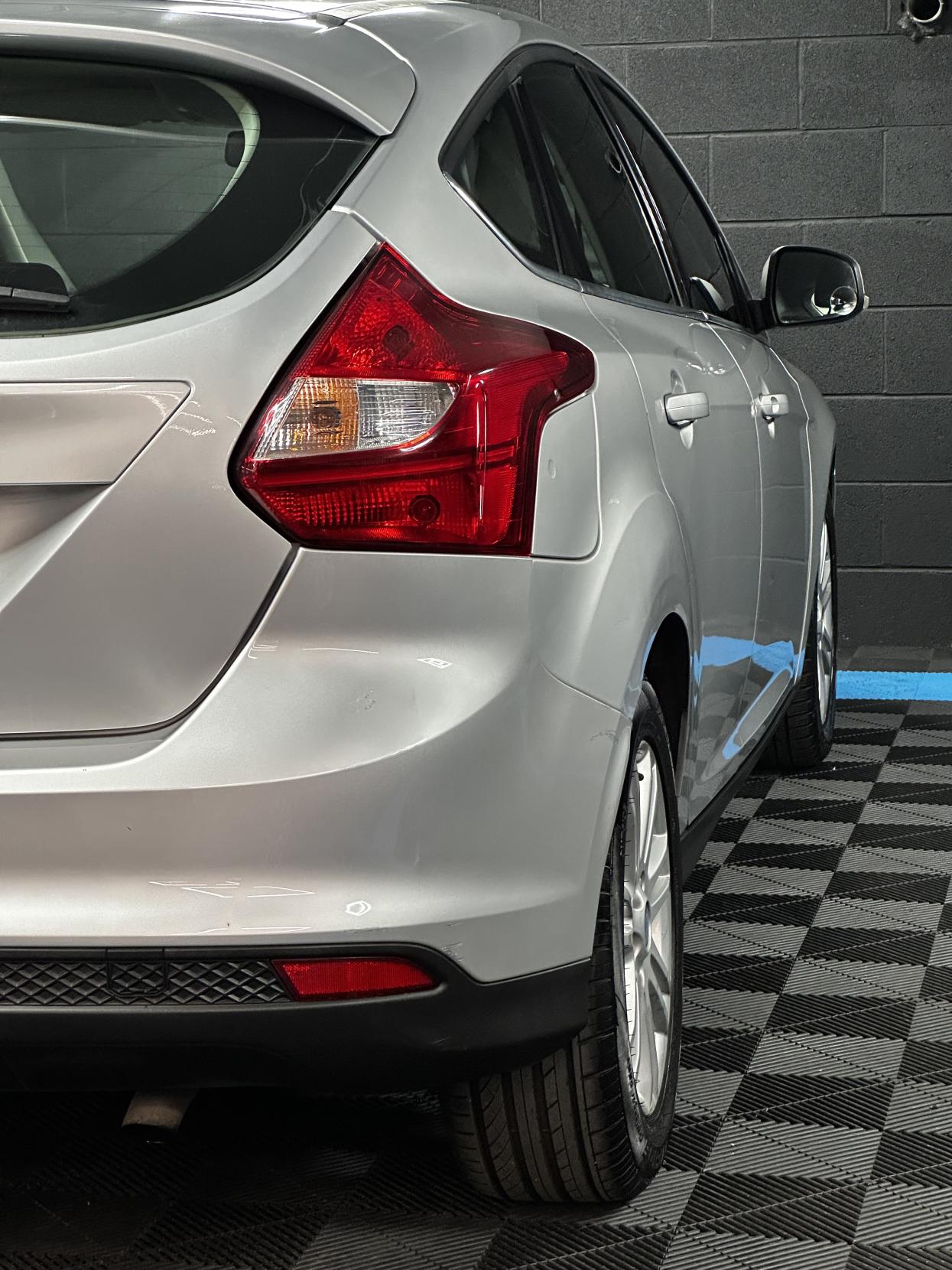 Ford Focus 1.6 Titanium Hatchback 5dr Petrol Powershift Euro 5 (125 ps)