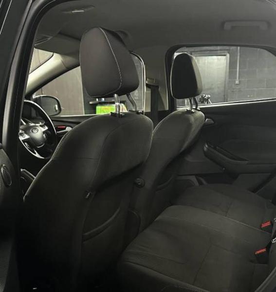 Ford Focus 1.6 Titanium Hatchback 5dr Petrol Powershift Euro 5 (125 ps)