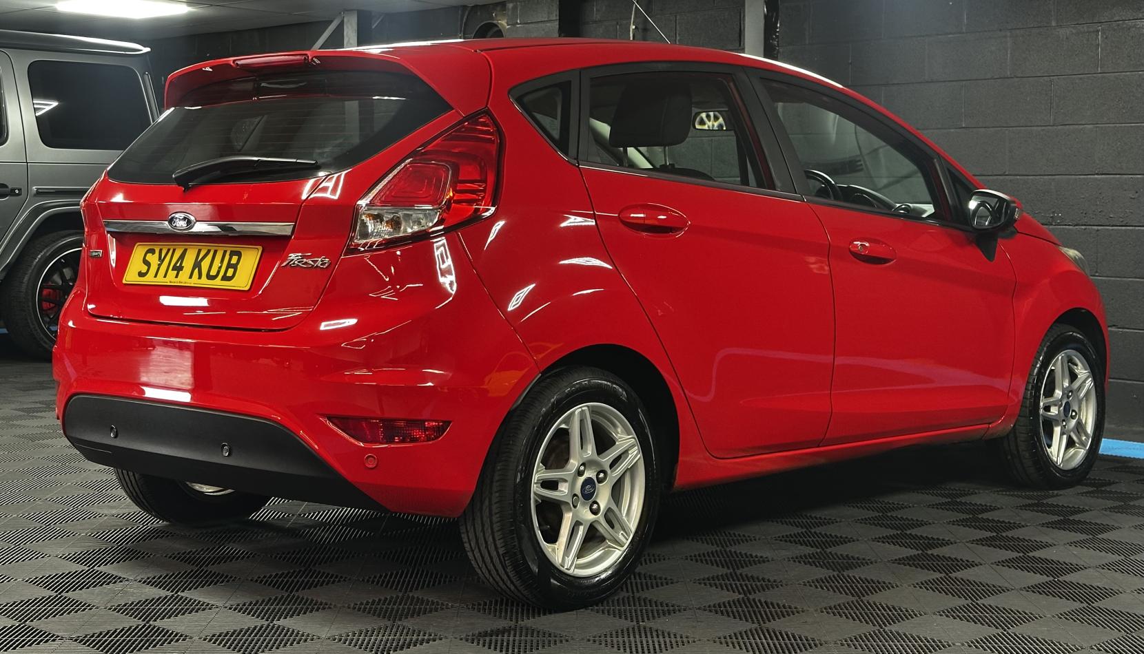 Ford Fiesta 1.0T EcoBoost Zetec Hatchback 5dr Petrol Powershift Euro 5 (100 ps)