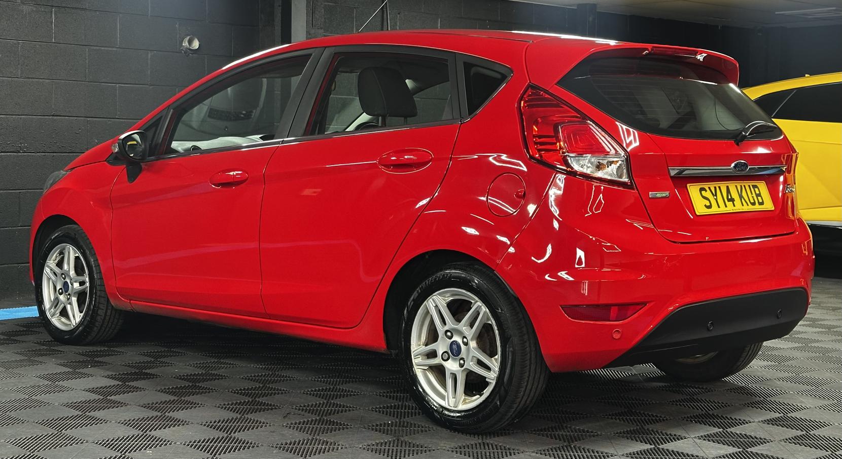 Ford Fiesta 1.0T EcoBoost Zetec Hatchback 5dr Petrol Powershift Euro 5 (100 ps)