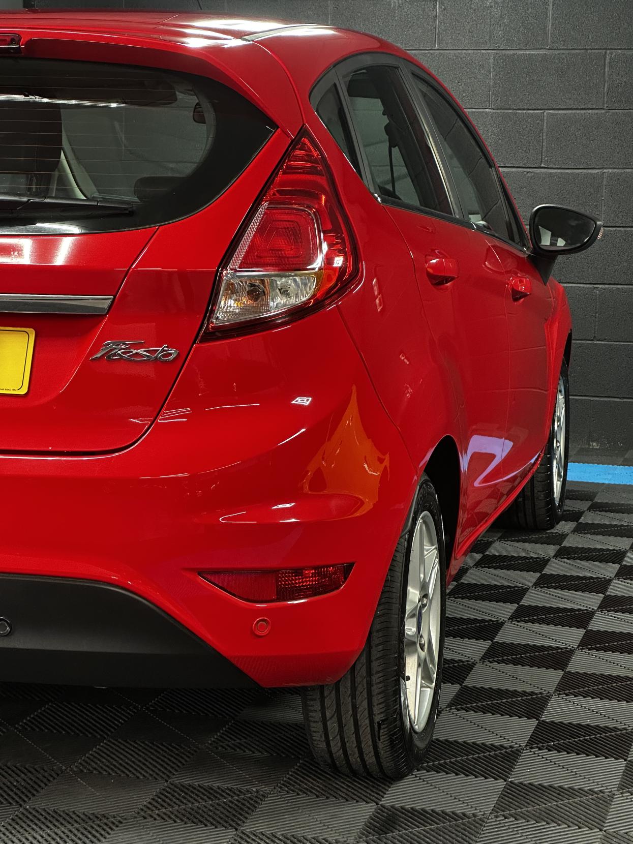 Ford Fiesta 1.0T EcoBoost Zetec Hatchback 5dr Petrol Powershift Euro 5 (100 ps)