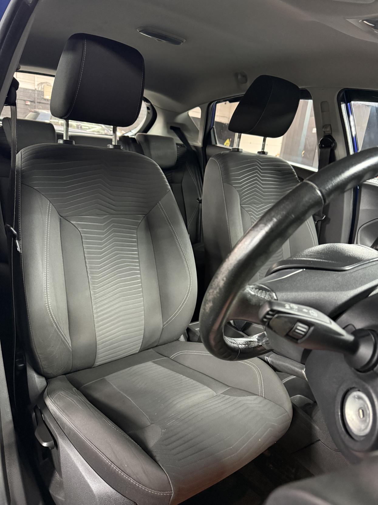 Ford Fiesta 1.6 Zetec Hatchback 5dr Petrol Powershift Euro 5 (105 ps)