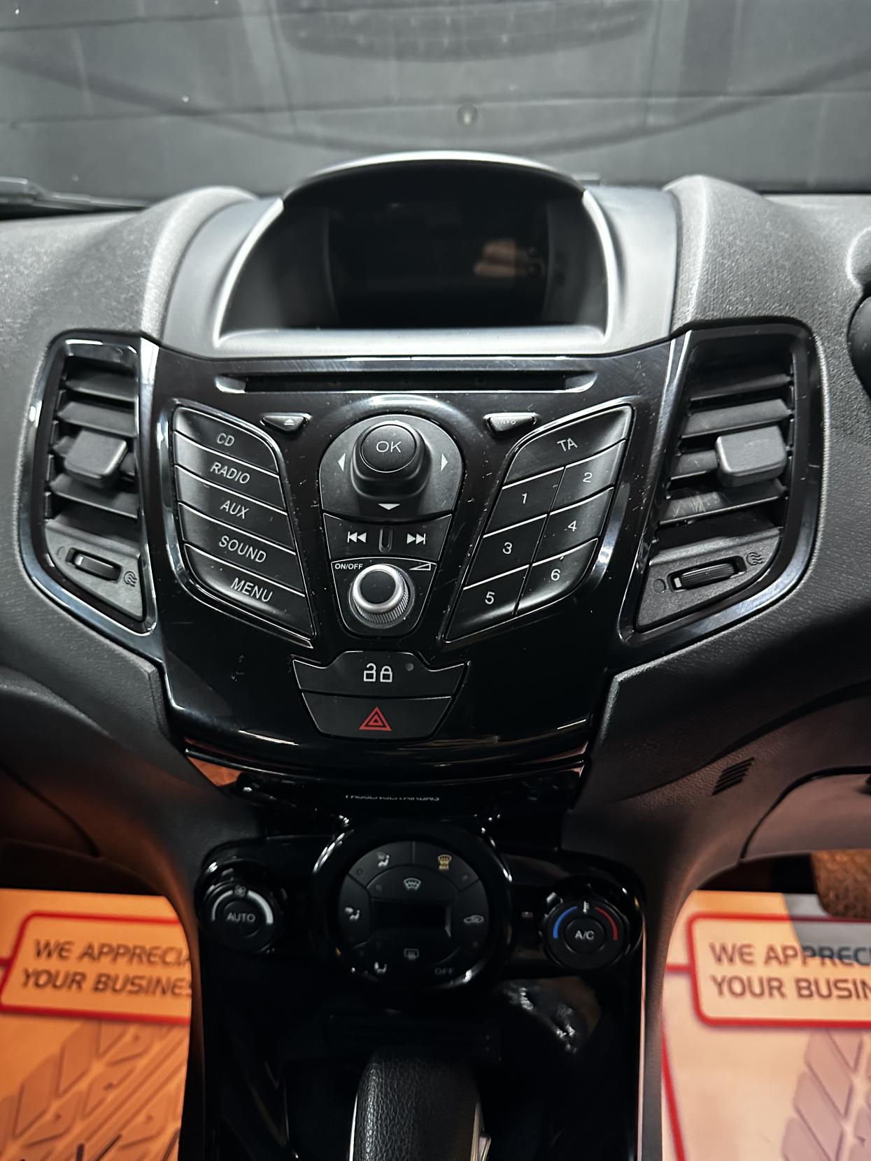 Ford Fiesta 1.6 Zetec Hatchback 5dr Petrol Powershift Euro 5 (105 ps)