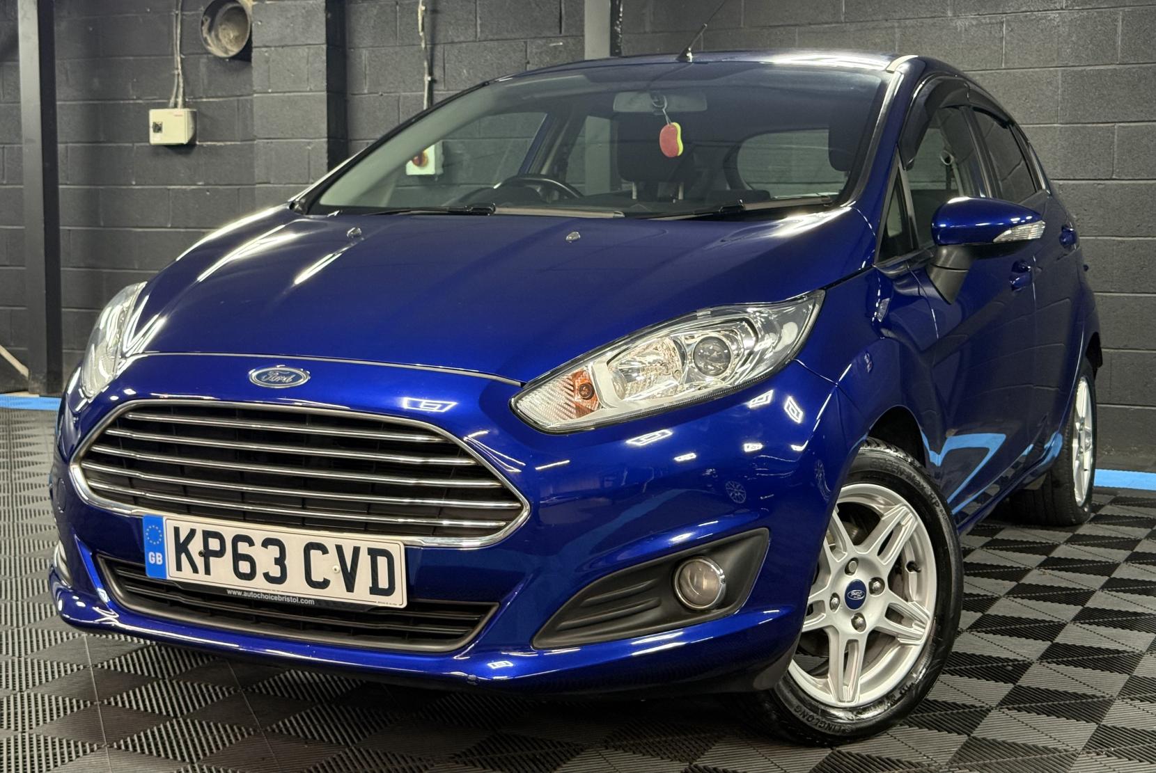 Ford Fiesta 1.6 Zetec Hatchback 5dr Petrol Powershift Euro 5 (105 ps)