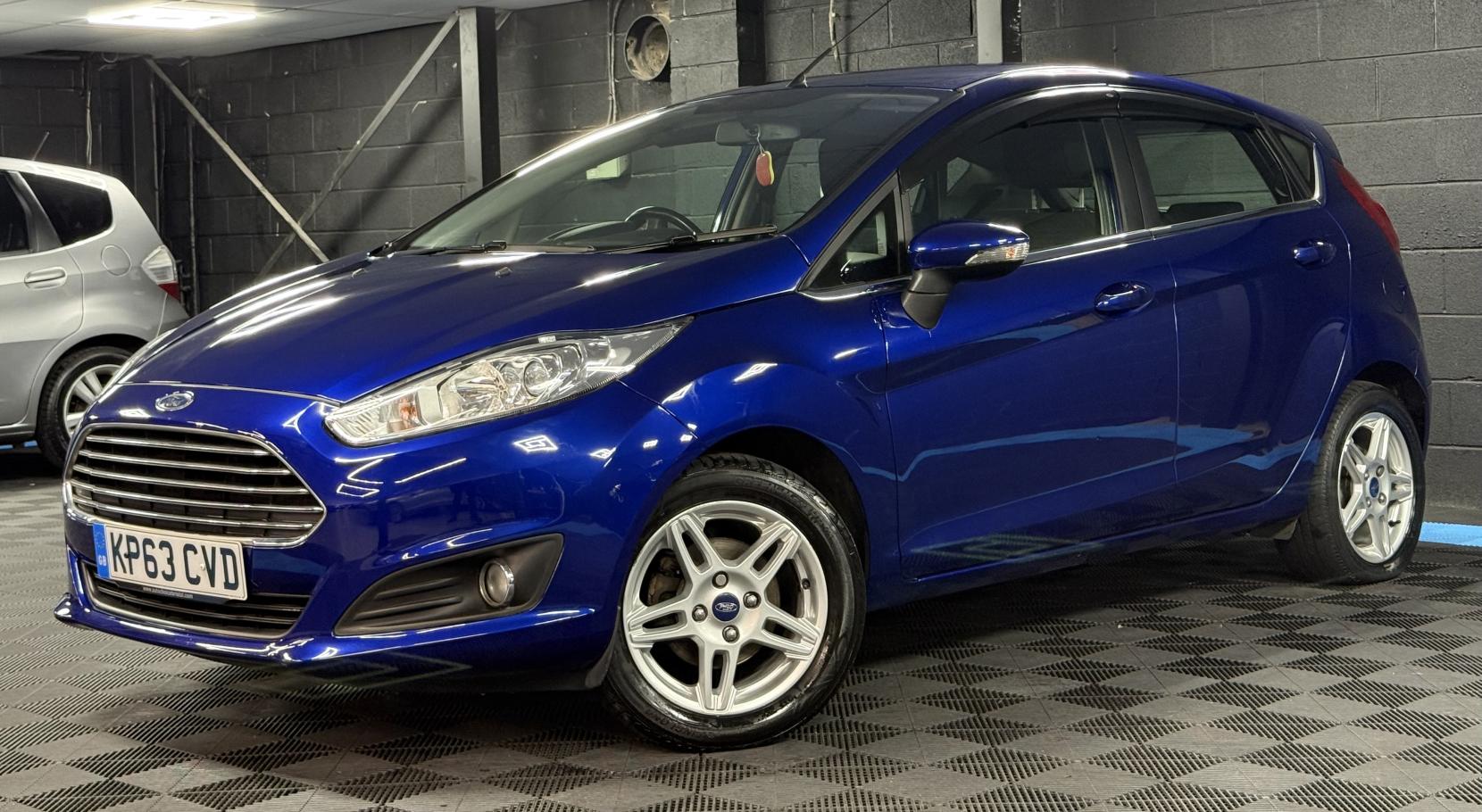 Ford Fiesta 1.6 Zetec Hatchback 5dr Petrol Powershift Euro 5 (105 ps)