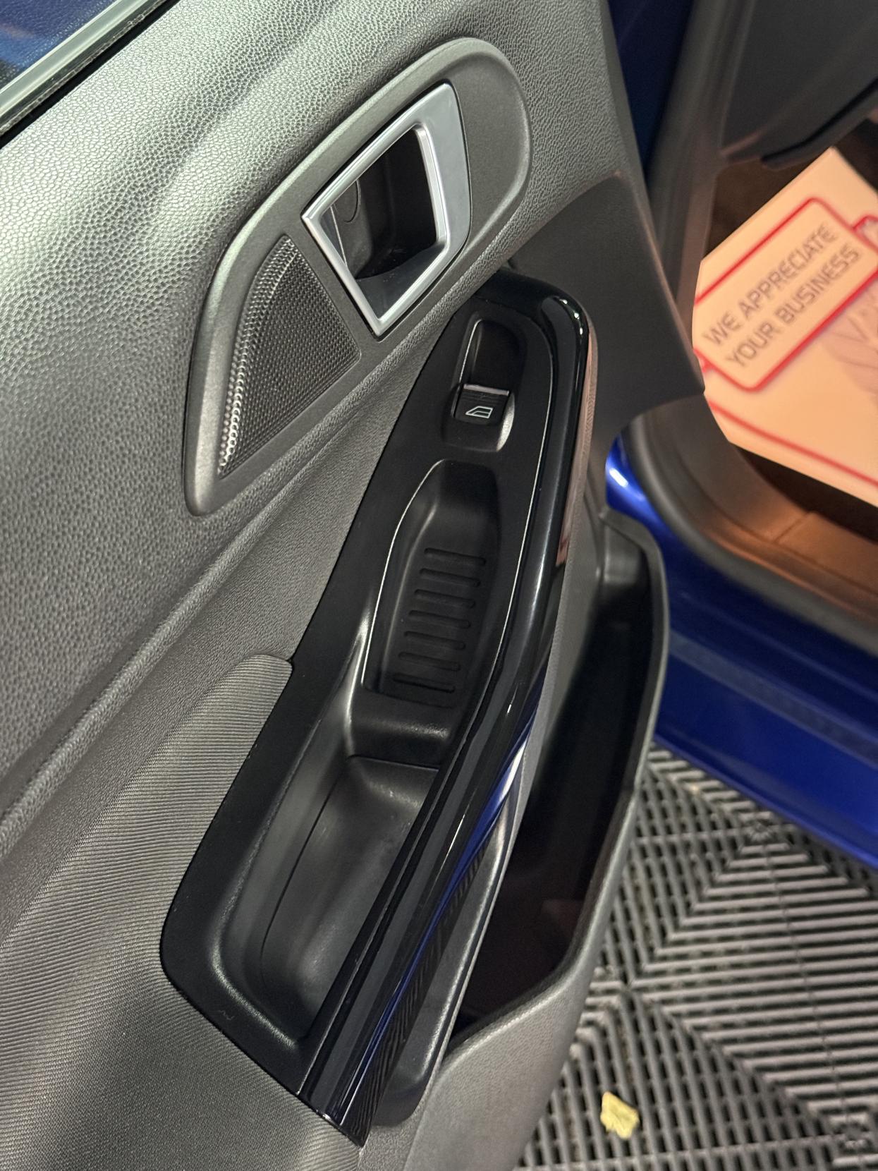 Ford Fiesta 1.6 Zetec Hatchback 5dr Petrol Powershift Euro 5 (105 ps)