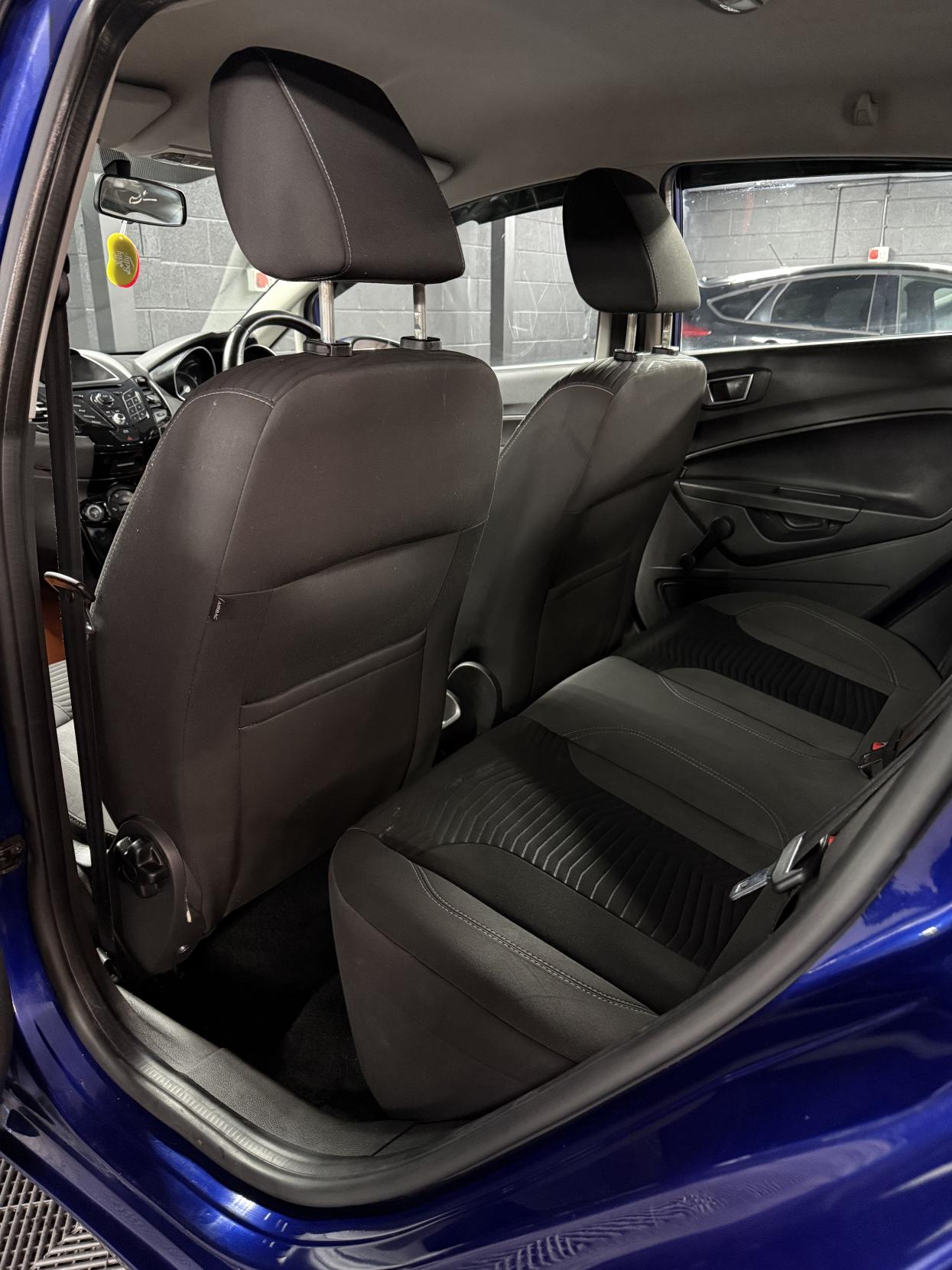 Ford Fiesta 1.6 Zetec Hatchback 5dr Petrol Powershift Euro 5 (105 ps)