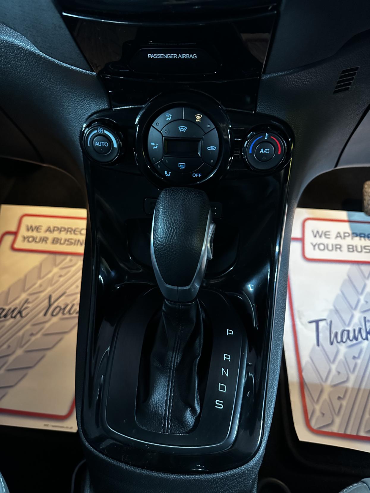 Ford Fiesta 1.6 Zetec Hatchback 5dr Petrol Powershift Euro 5 (105 ps)