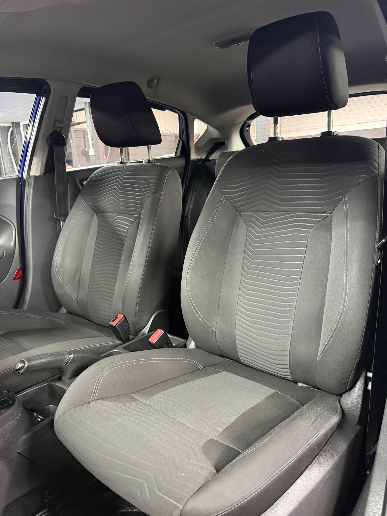 Ford Fiesta 1.6 Zetec Hatchback 5dr Petrol Powershift Euro 5 (105 ps)