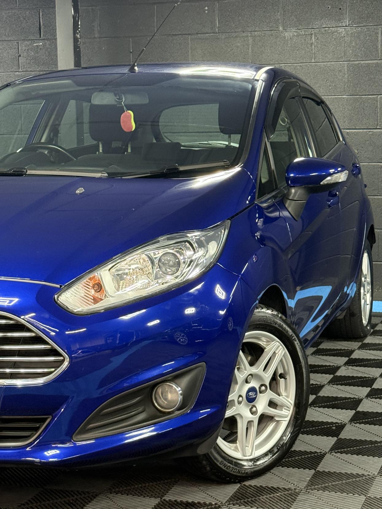 Ford Fiesta 1.6 Zetec Hatchback 5dr Petrol Powershift Euro 5 (105 ps)