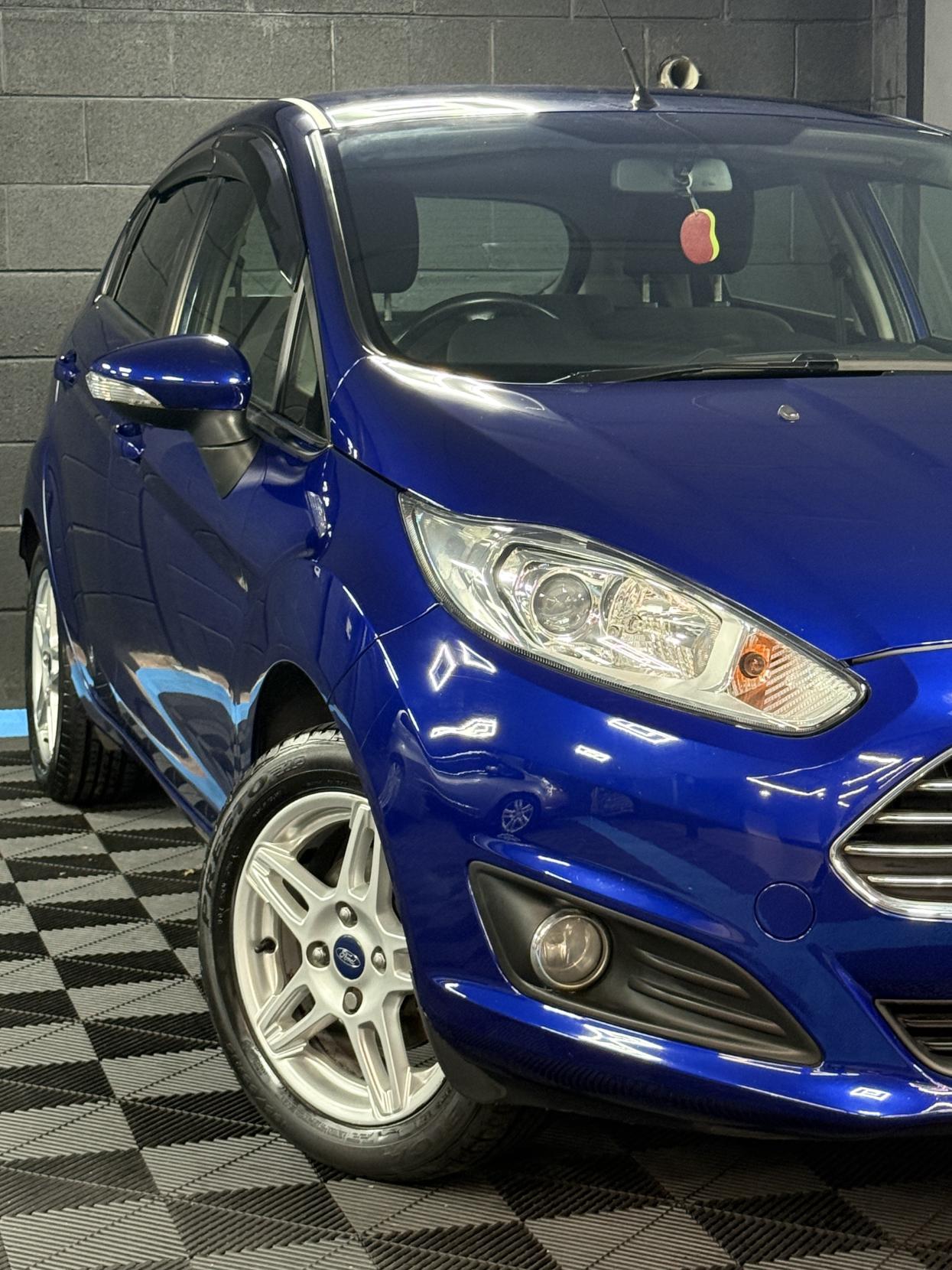 Ford Fiesta 1.6 Zetec Hatchback 5dr Petrol Powershift Euro 5 (105 ps)