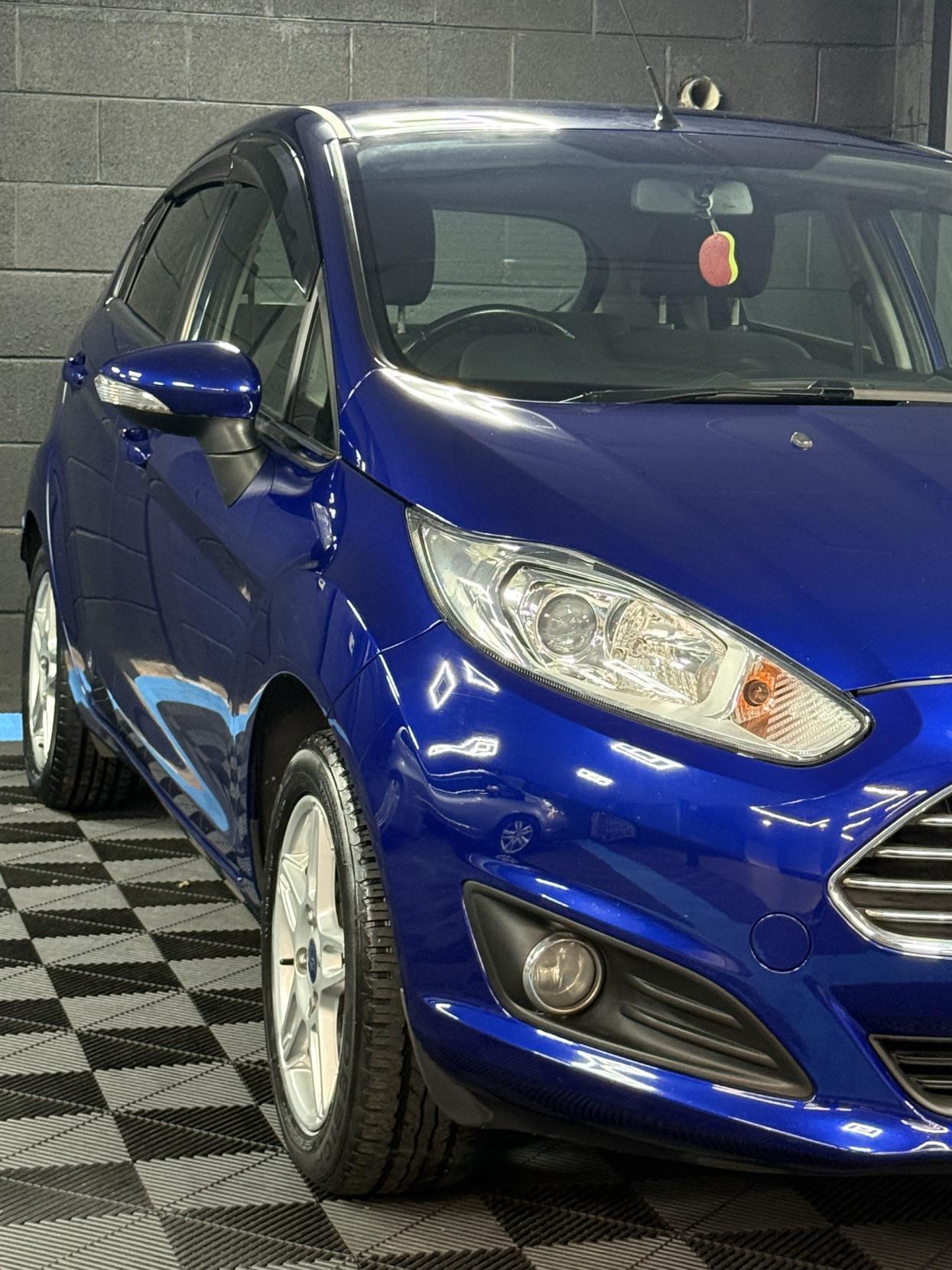 Ford Fiesta 1.6 Zetec Hatchback 5dr Petrol Powershift Euro 5 (105 ps)