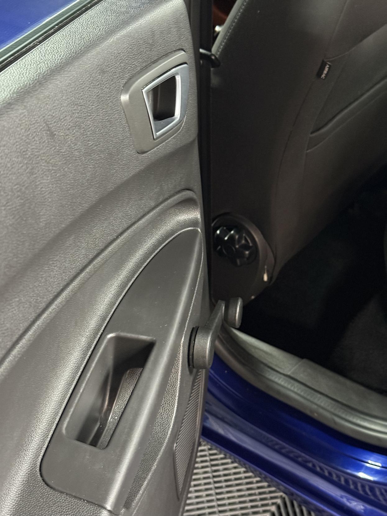 Ford Fiesta 1.6 Zetec Hatchback 5dr Petrol Powershift Euro 5 (105 ps)