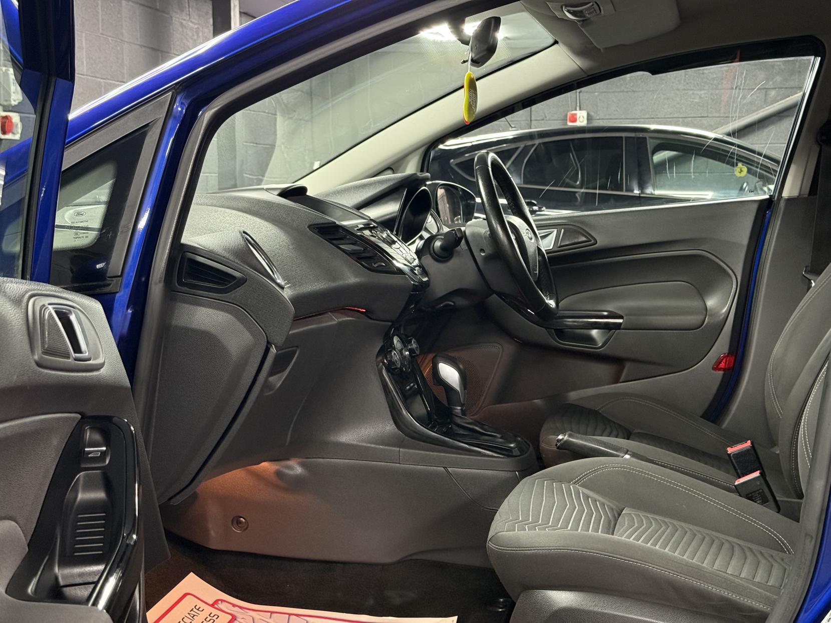 Ford Fiesta 1.6 Zetec Hatchback 5dr Petrol Powershift Euro 5 (105 ps)