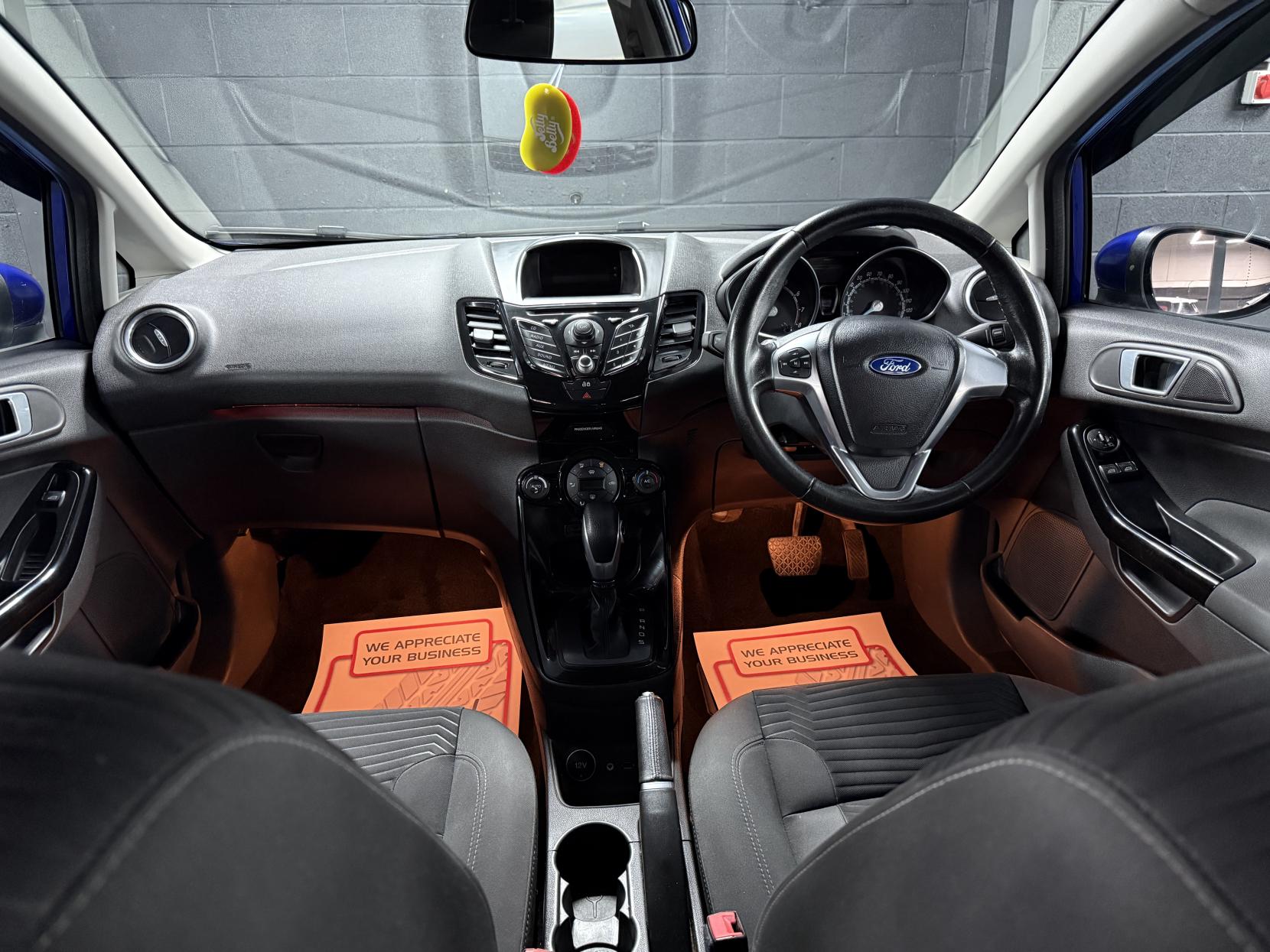 Ford Fiesta 1.6 Zetec Hatchback 5dr Petrol Powershift Euro 5 (105 ps)