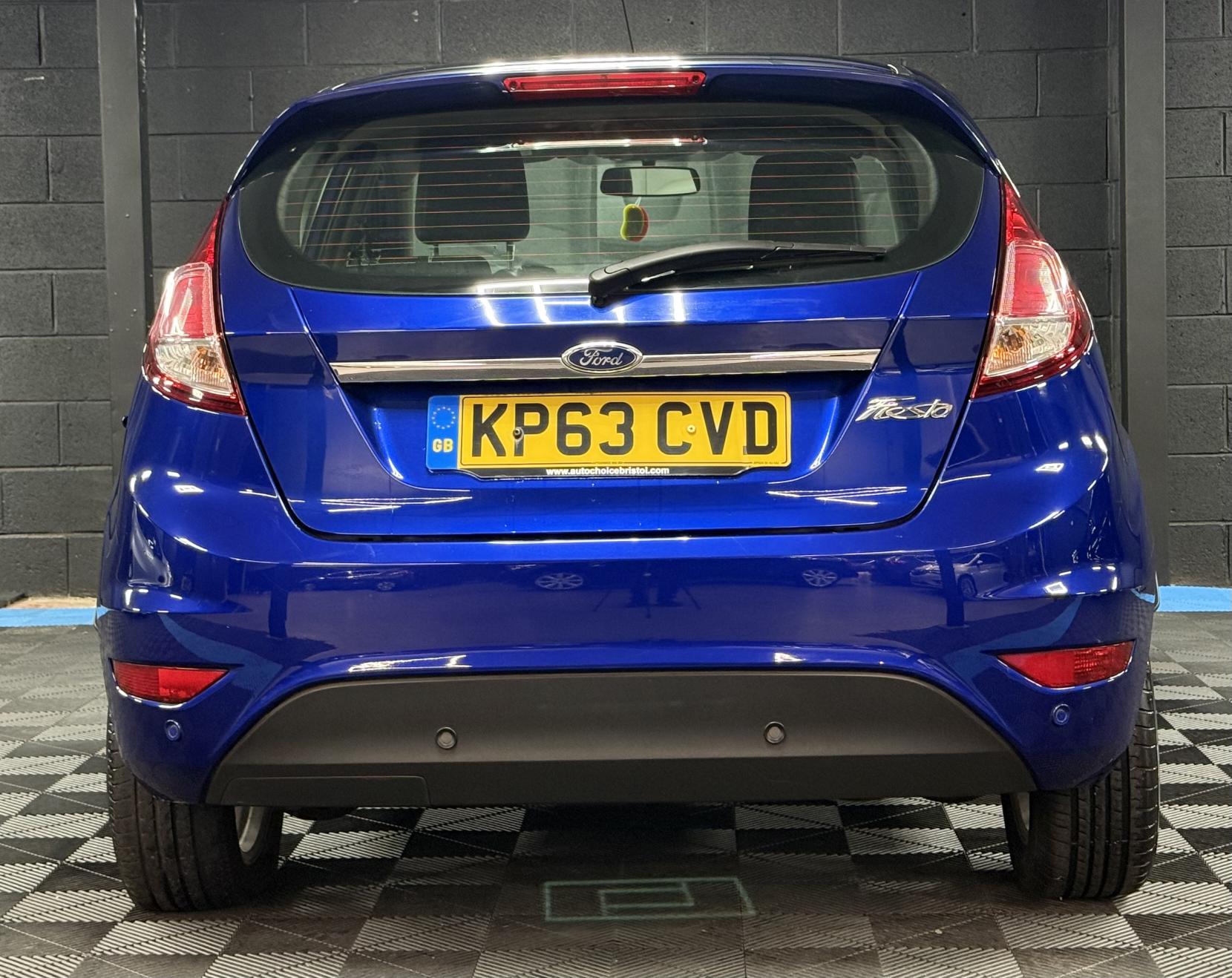 Ford Fiesta 1.6 Zetec Hatchback 5dr Petrol Powershift Euro 5 (105 ps)