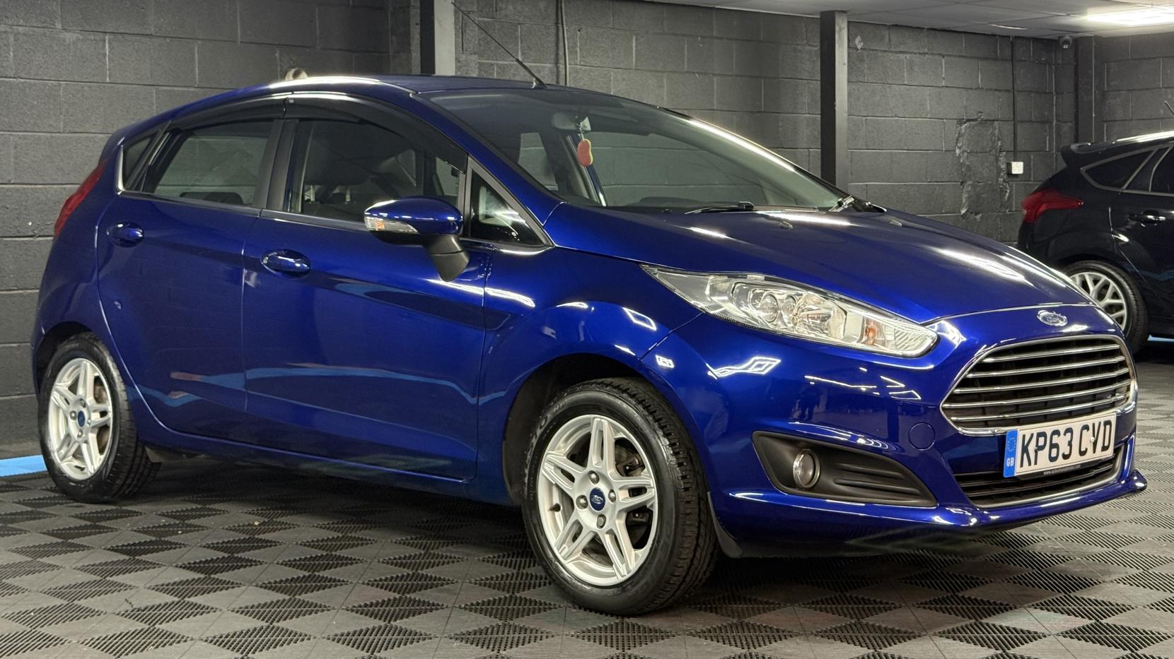 Ford Fiesta 1.6 Zetec Hatchback 5dr Petrol Powershift Euro 5 (105 ps)