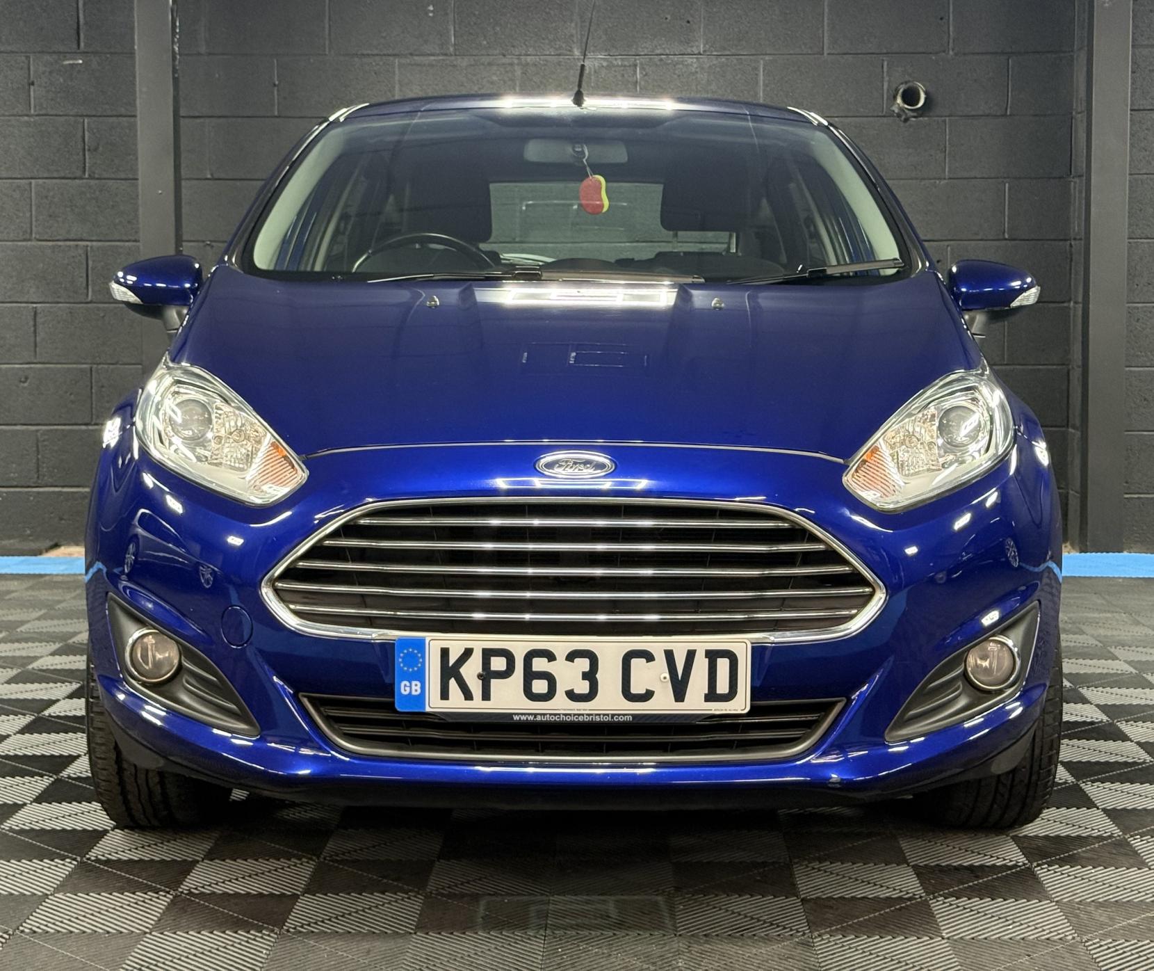 Ford Fiesta 1.6 Zetec Hatchback 5dr Petrol Powershift Euro 5 (105 ps)