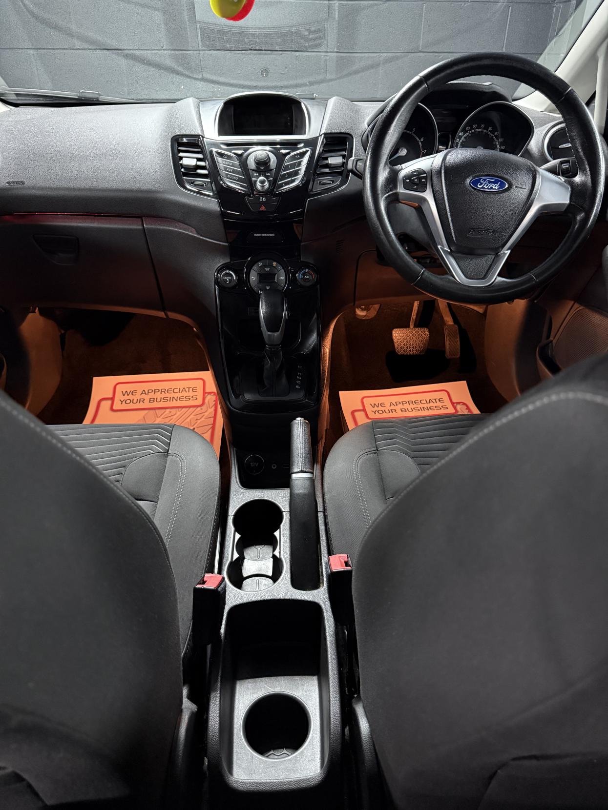 Ford Fiesta 1.6 Zetec Hatchback 5dr Petrol Powershift Euro 5 (105 ps)