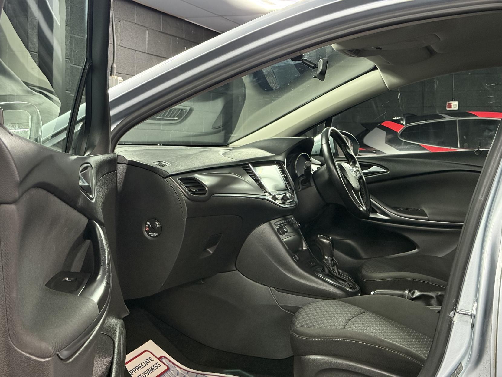 Vauxhall Astra 1.6 CDTi BlueInjection Tech Line Hatchback 5dr Diesel Auto Euro 6 (136 ps)