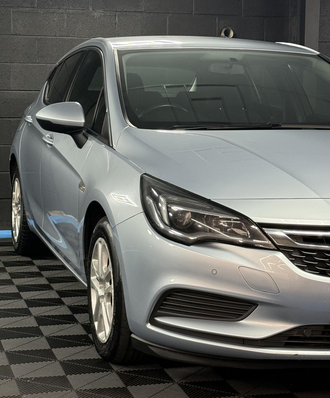 Vauxhall Astra 1.6 CDTi BlueInjection Tech Line Hatchback 5dr Diesel Auto Euro 6 (136 ps)