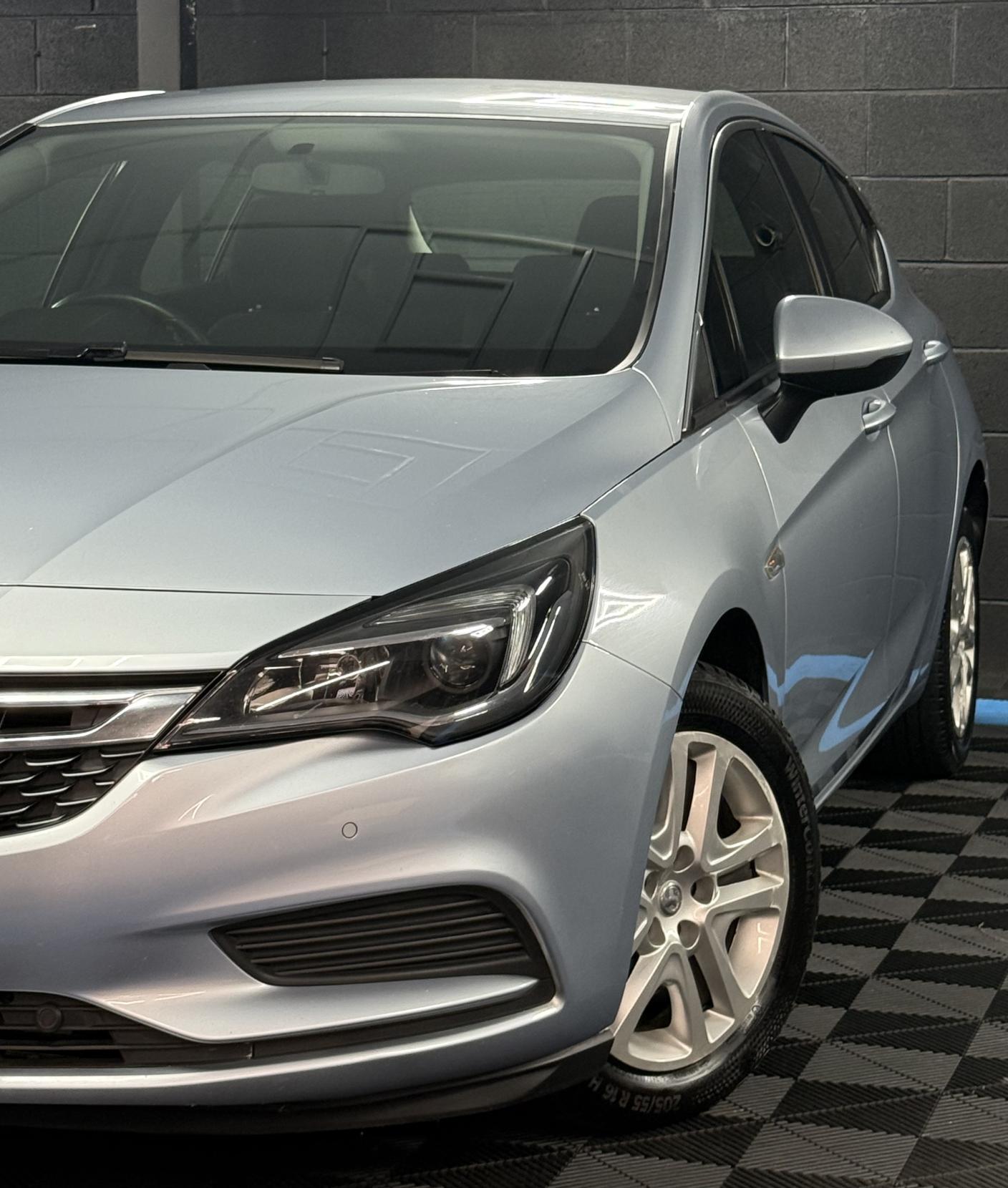 Vauxhall Astra 1.6 CDTi BlueInjection Tech Line Hatchback 5dr Diesel Auto Euro 6 (136 ps)