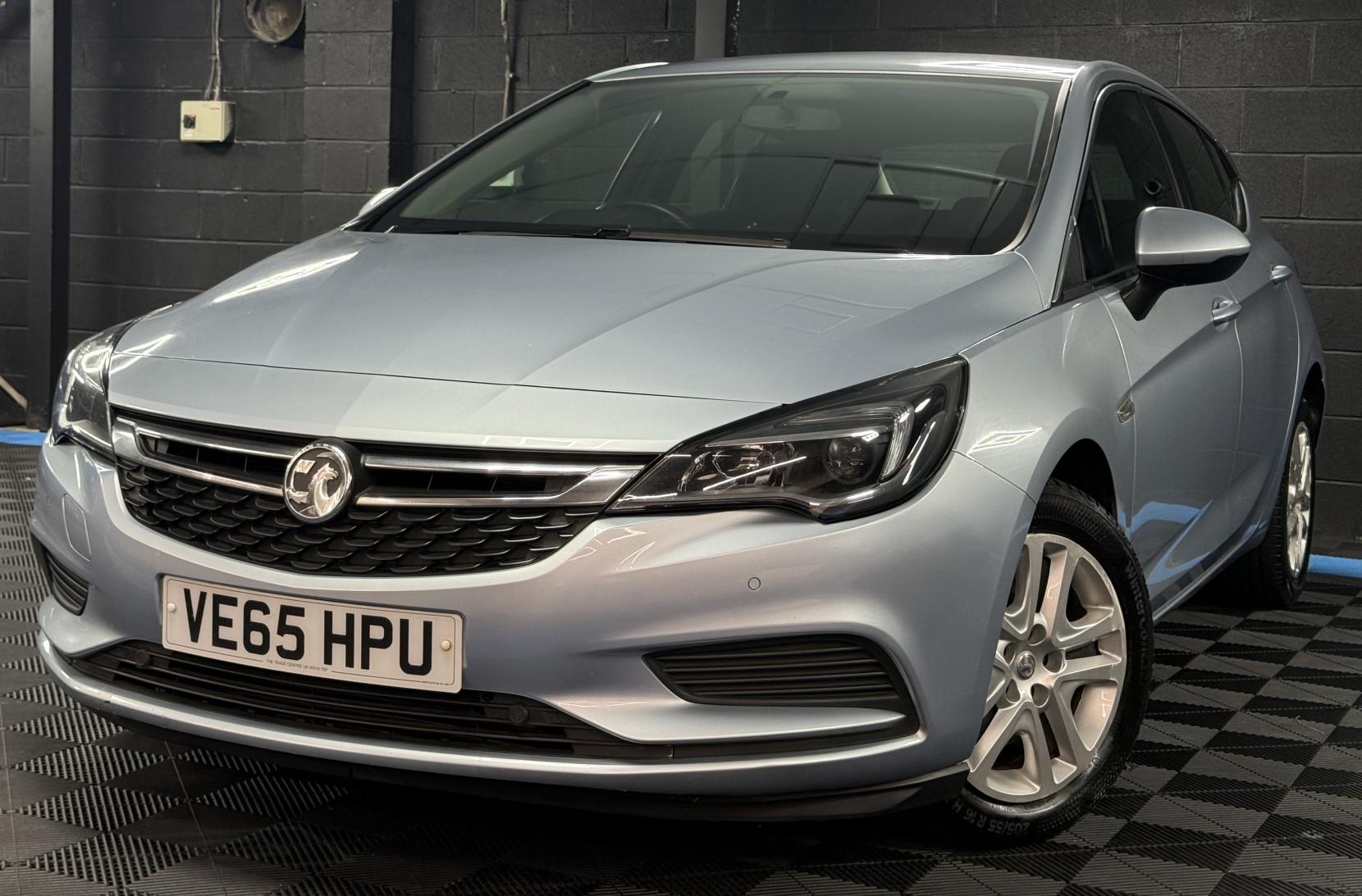Vauxhall Astra 1.6 CDTi BlueInjection Tech Line Hatchback 5dr Diesel Auto Euro 6 (136 ps)