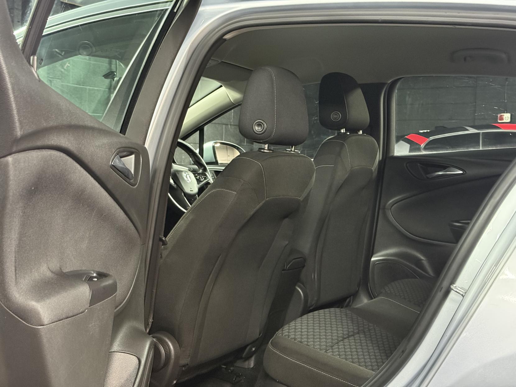 Vauxhall Astra 1.6 CDTi BlueInjection Tech Line Hatchback 5dr Diesel Auto Euro 6 (136 ps)