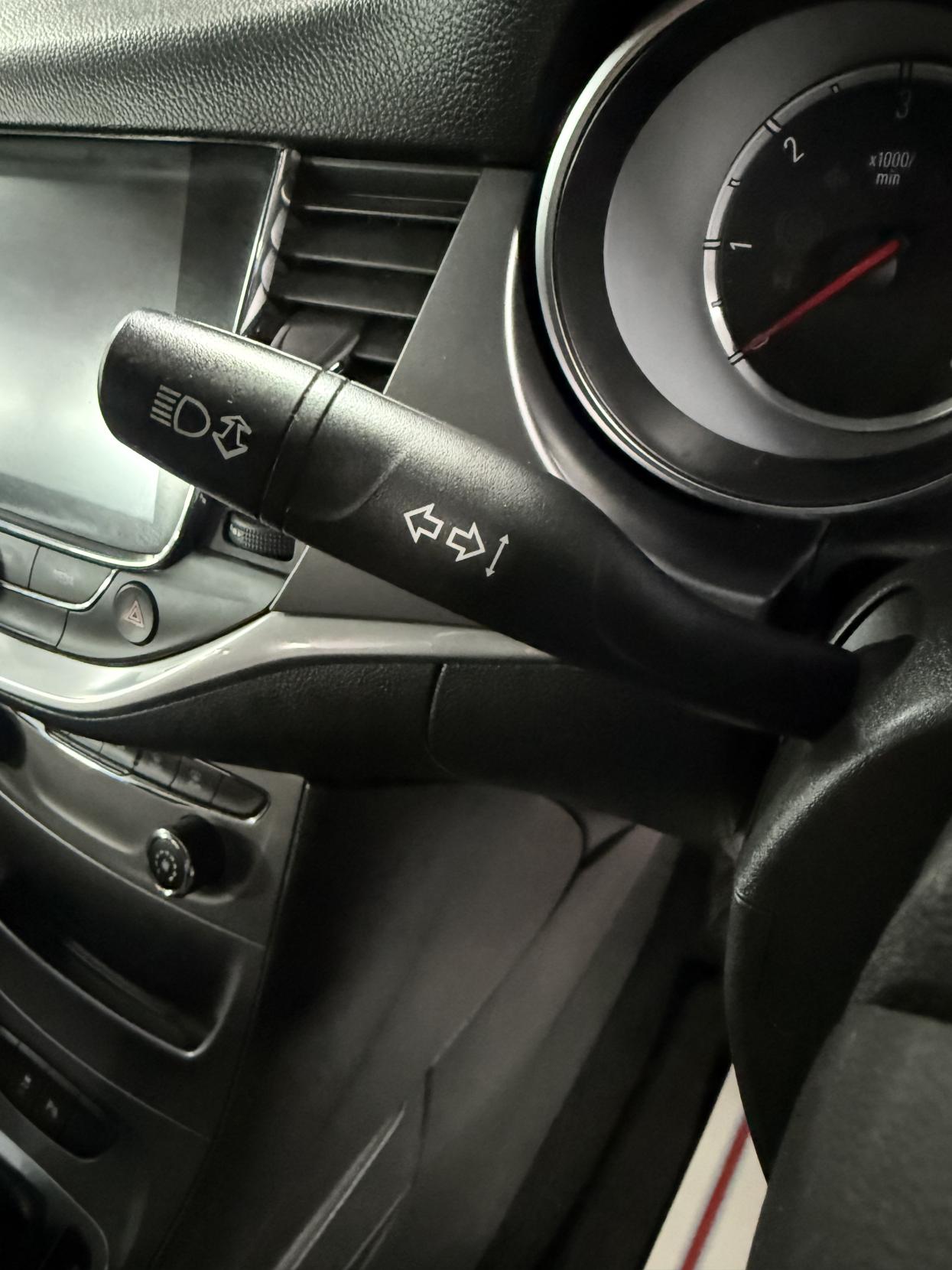 Vauxhall Astra 1.6 CDTi BlueInjection Tech Line Hatchback 5dr Diesel Auto Euro 6 (136 ps)